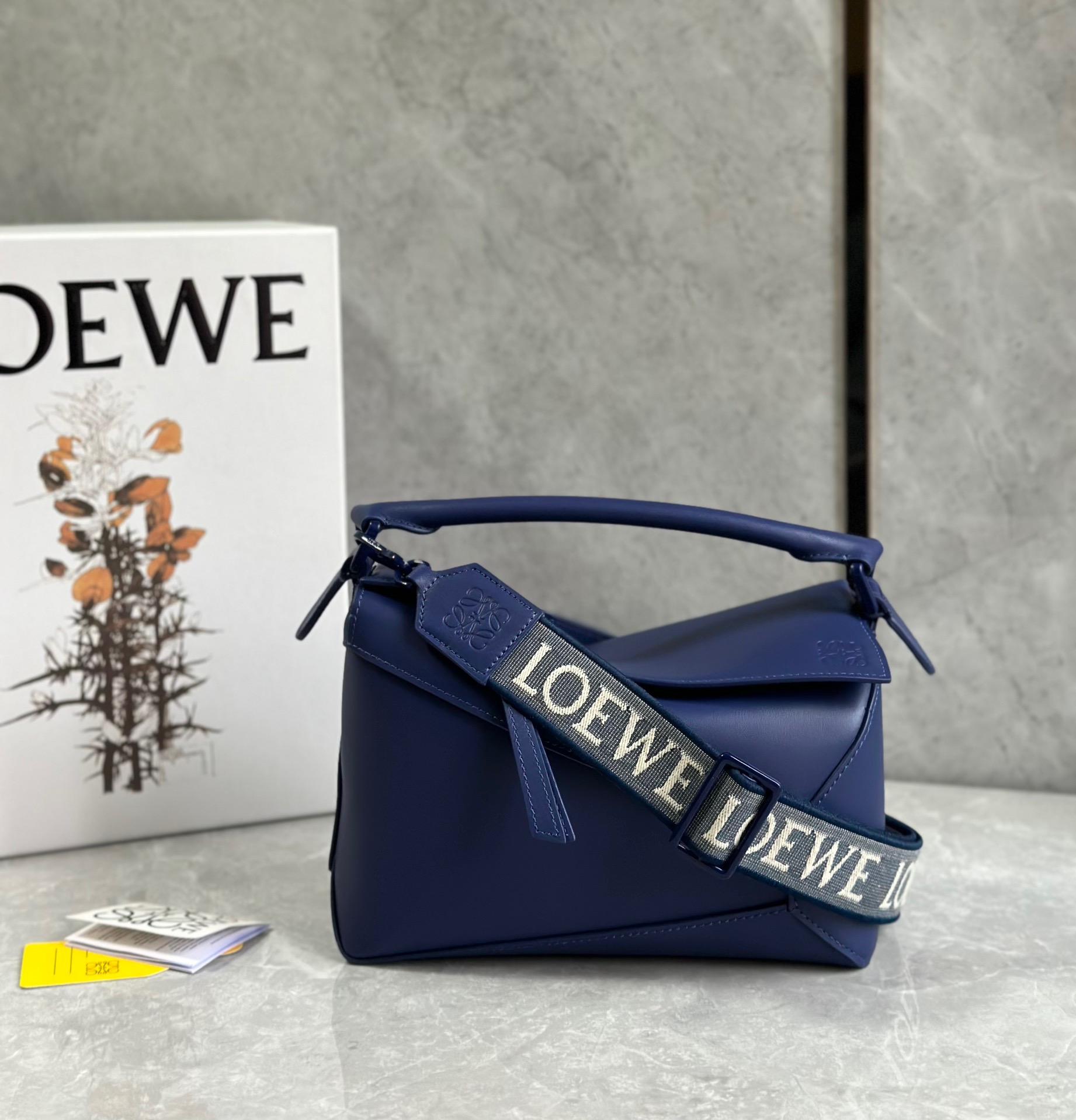 로에베 Loewe 크로스 백 24CM