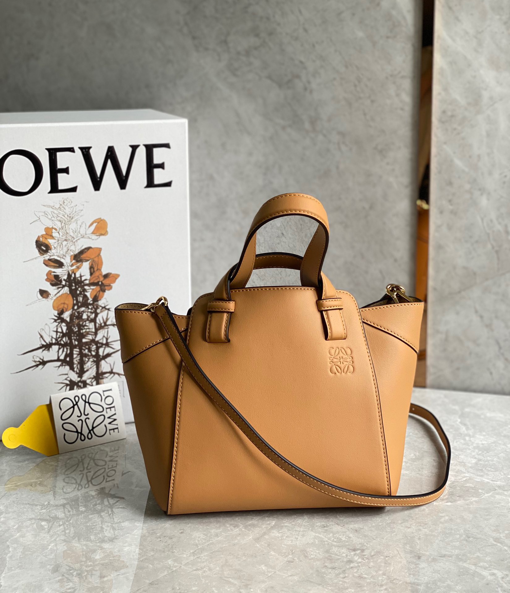 로에베 Loewe  탑 핸들백 20CM