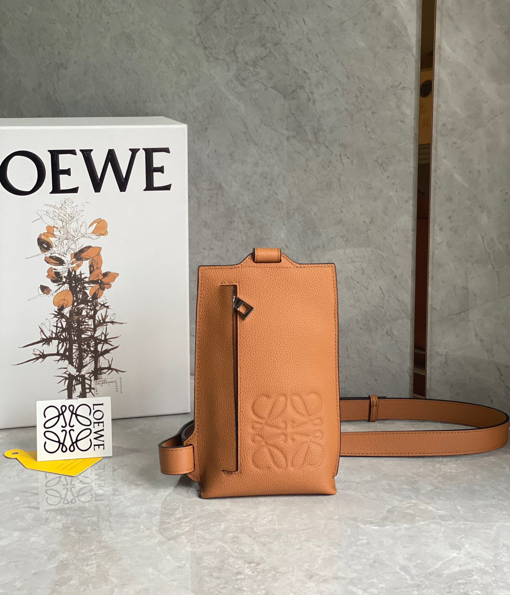 로에베 Loewe  벨트 백 21.5CM