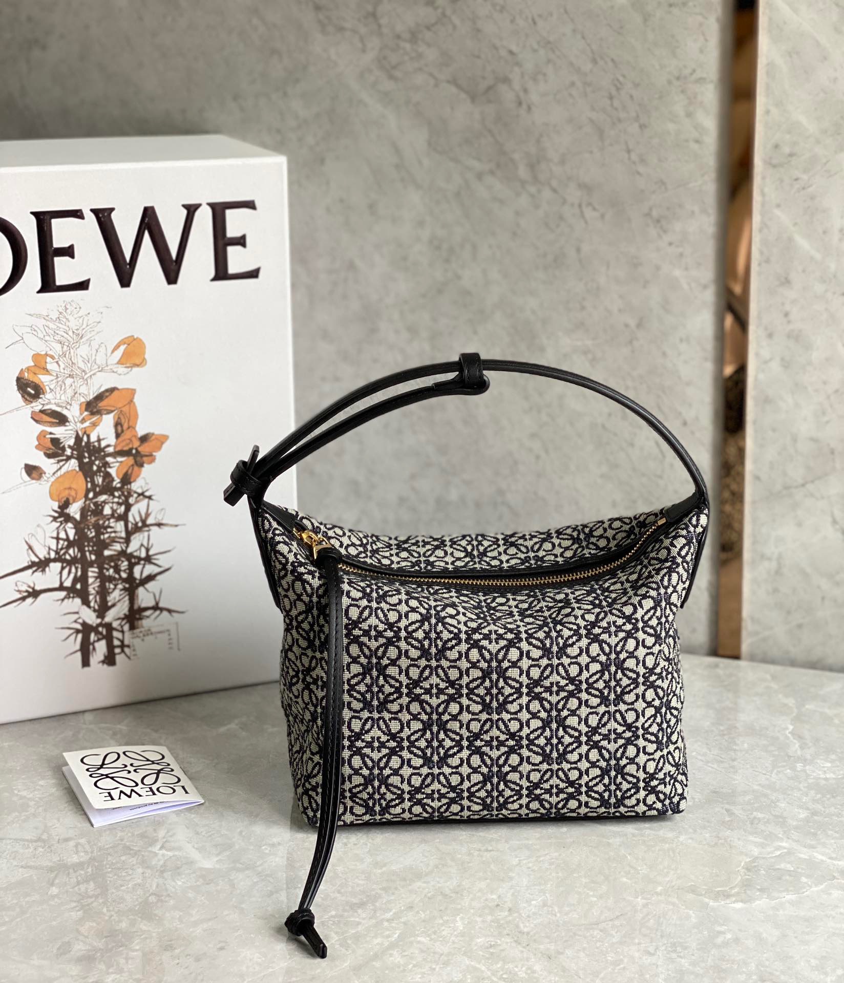 로에베 Loewe  탑 핸들백 21CM