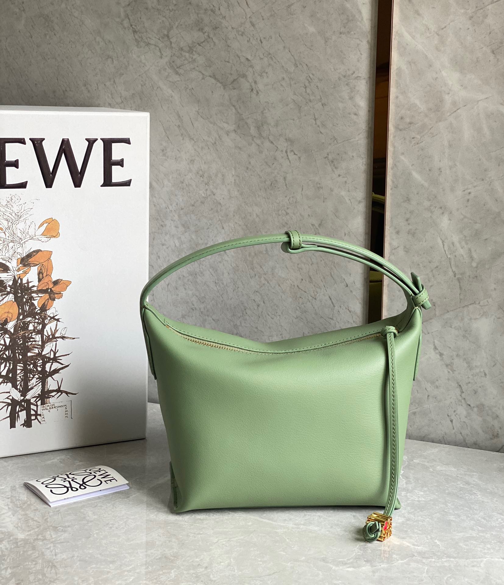 로에베 Loewe 스몰 큐비 백 20.5CM