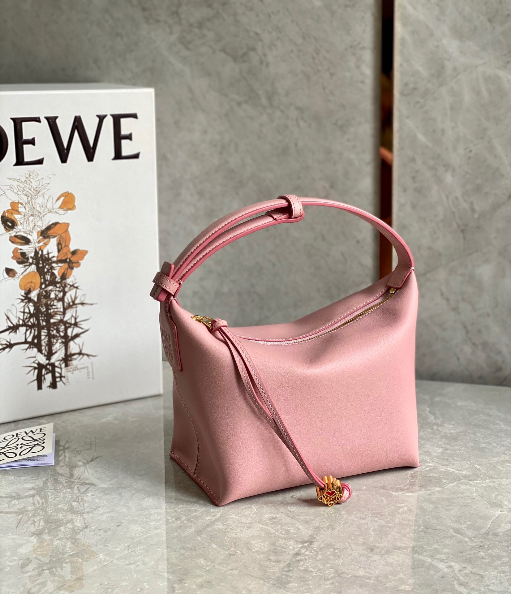 로에베 Loewe 스몰 큐비 백 20.5CM