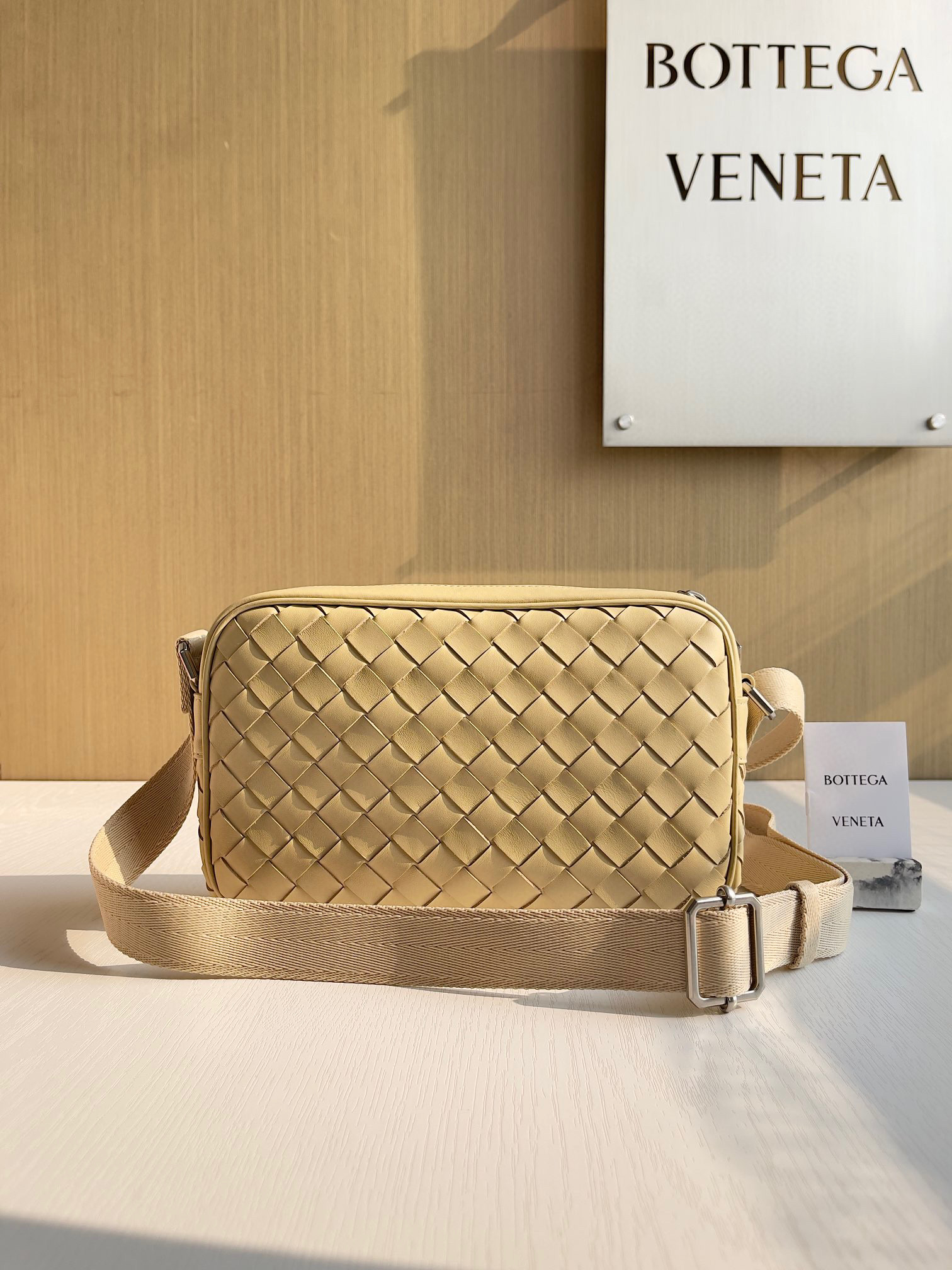 보테가베네타 Bottega Veneta 710048 클래식 인트레치아토 스몰 카메라 백 25cm