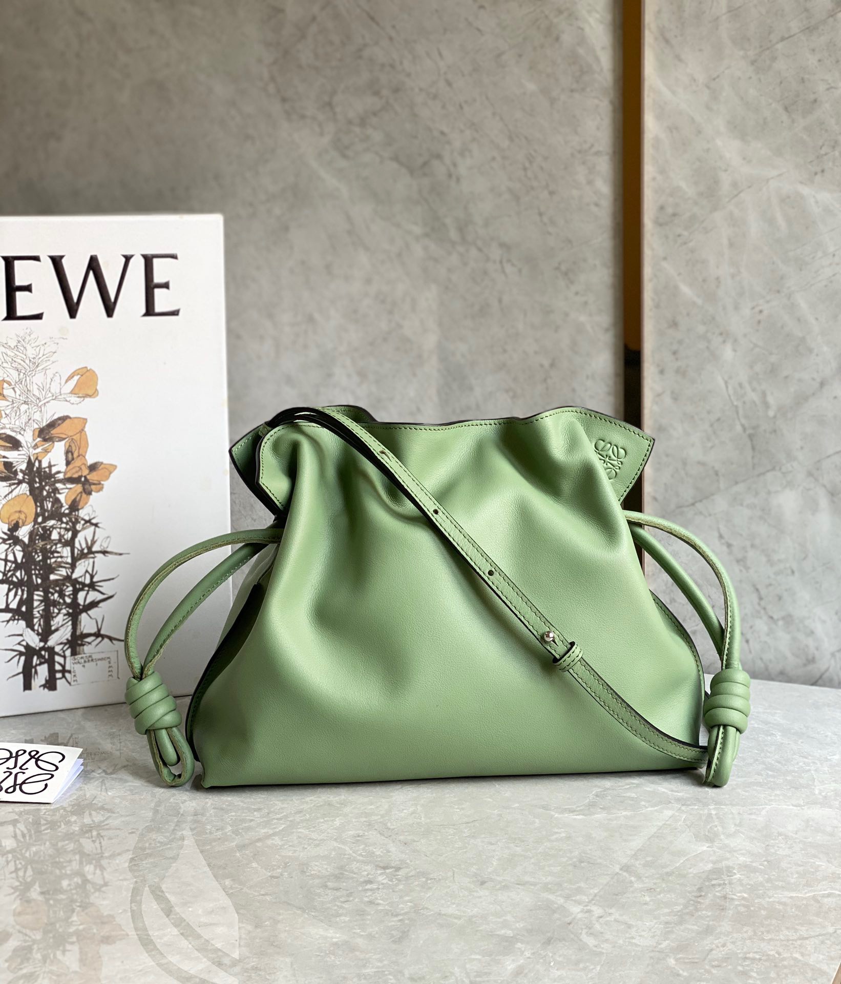 로에베 Loewe 미니 플라멩코 클러치 - 나파 카프스킨 30CM