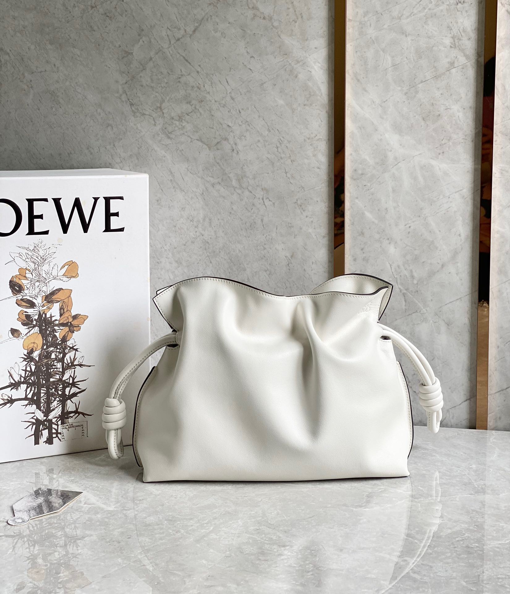 로에베 Loewe 미니 플라멩코 클러치 - 나파 카프스킨 30CM