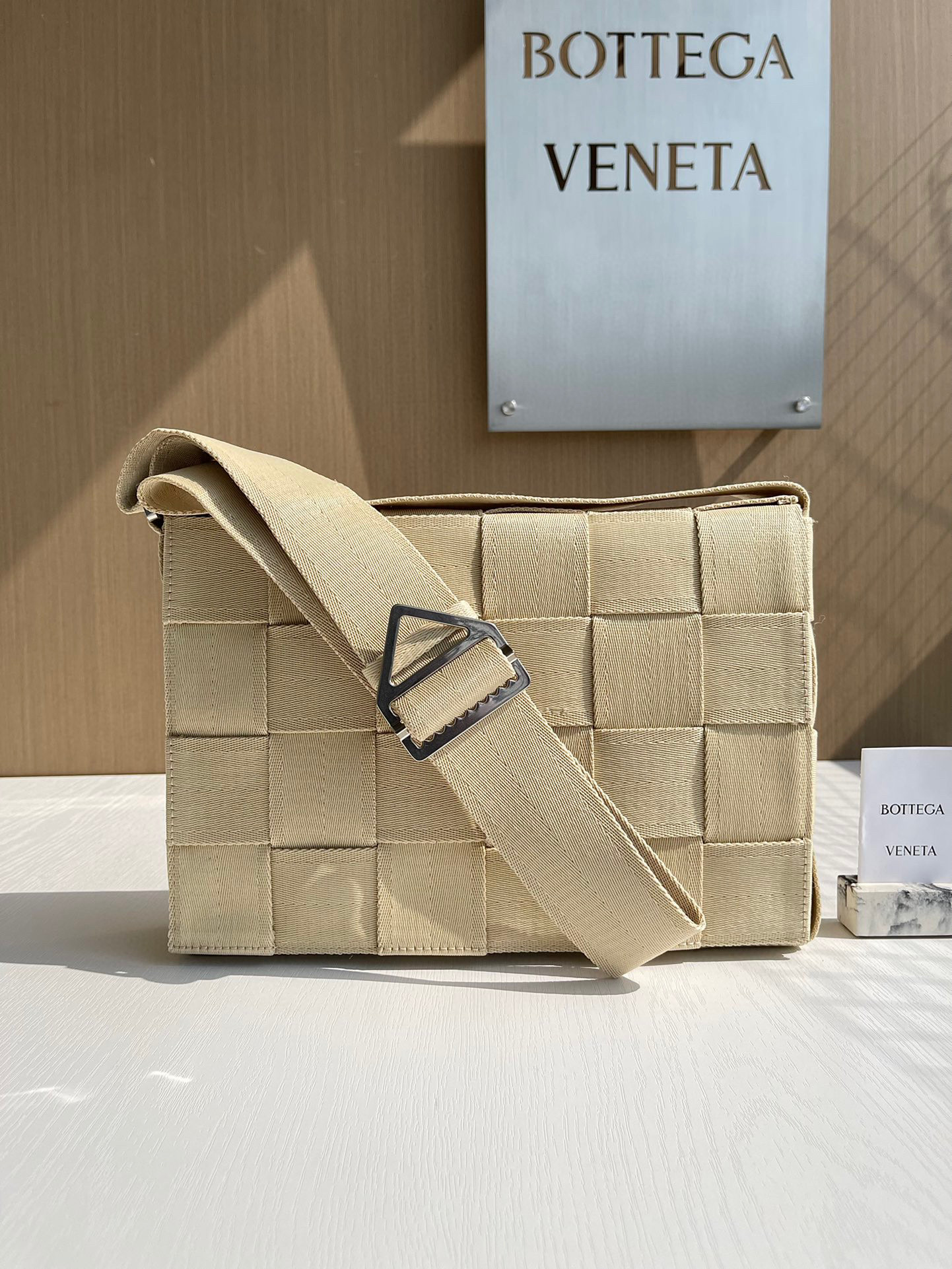 보테가베네타 Bottega Veneta 680514 라지 카세트 위빙 30cm