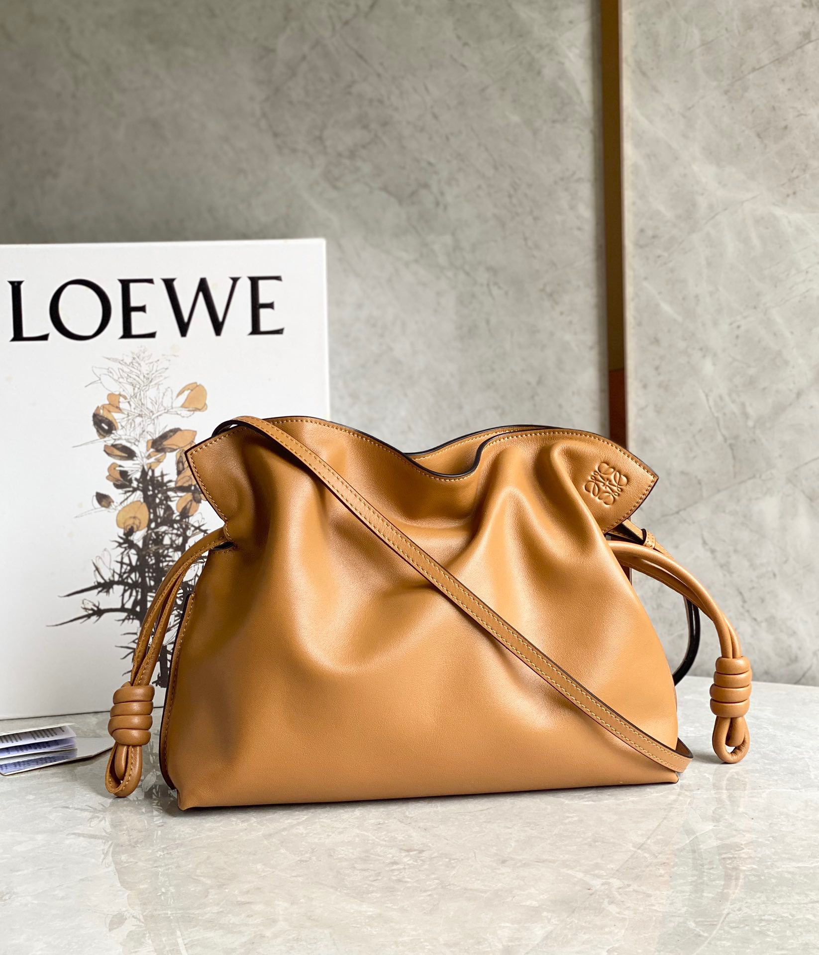 로에베 Loewe 미니 플라멩코 클러치 - 나파 카프스킨 30CM