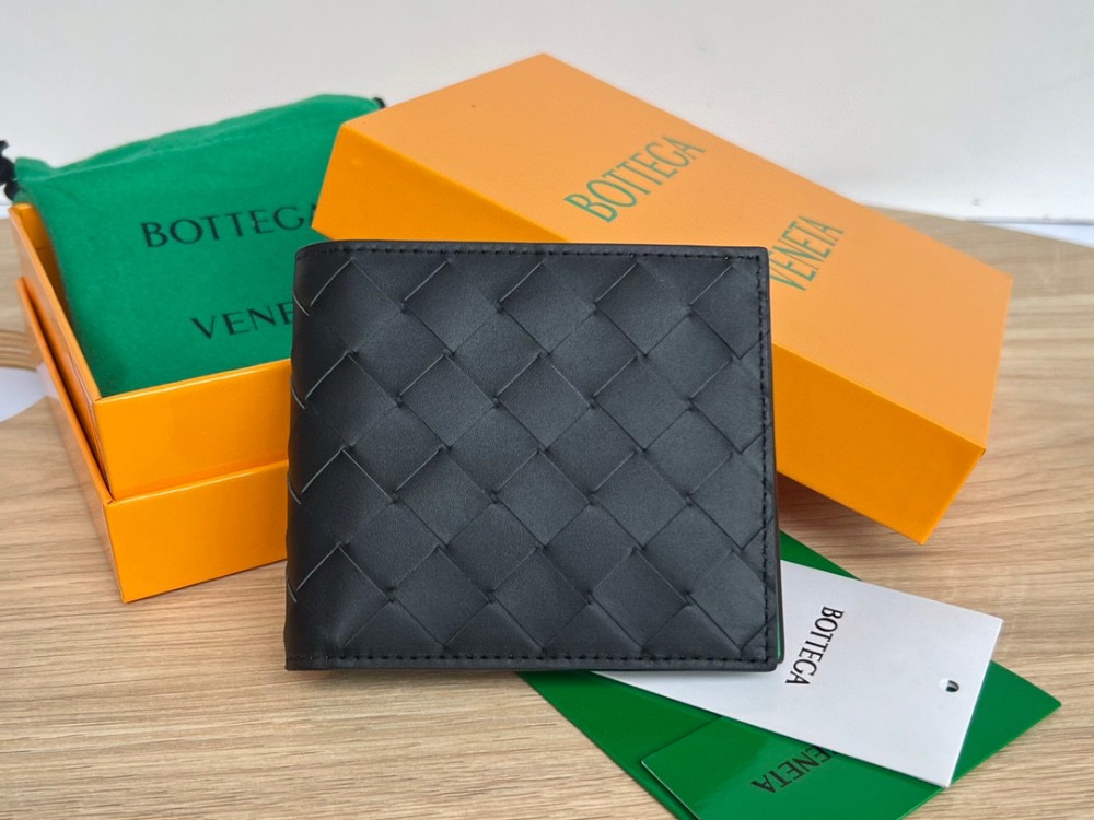  보테가 베네타 Bottega Veneta Bi-Fold Wallet 반지갑 605721