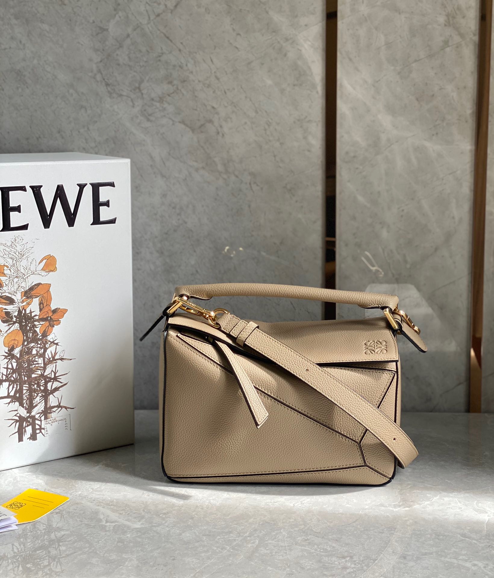 로에베 Loewe 크로스 백 24CM