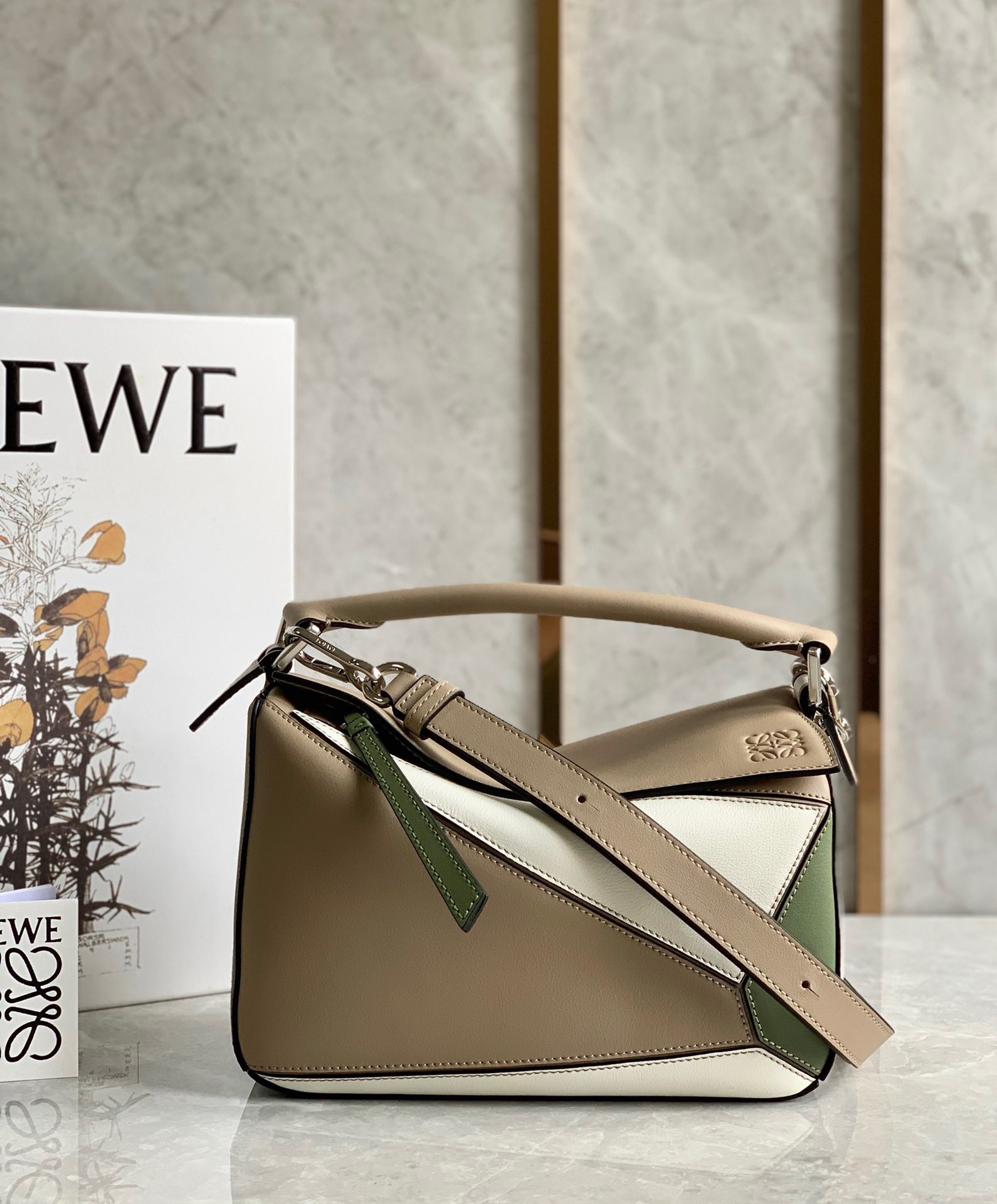 로에베 Loewe 크로스 백 24CM