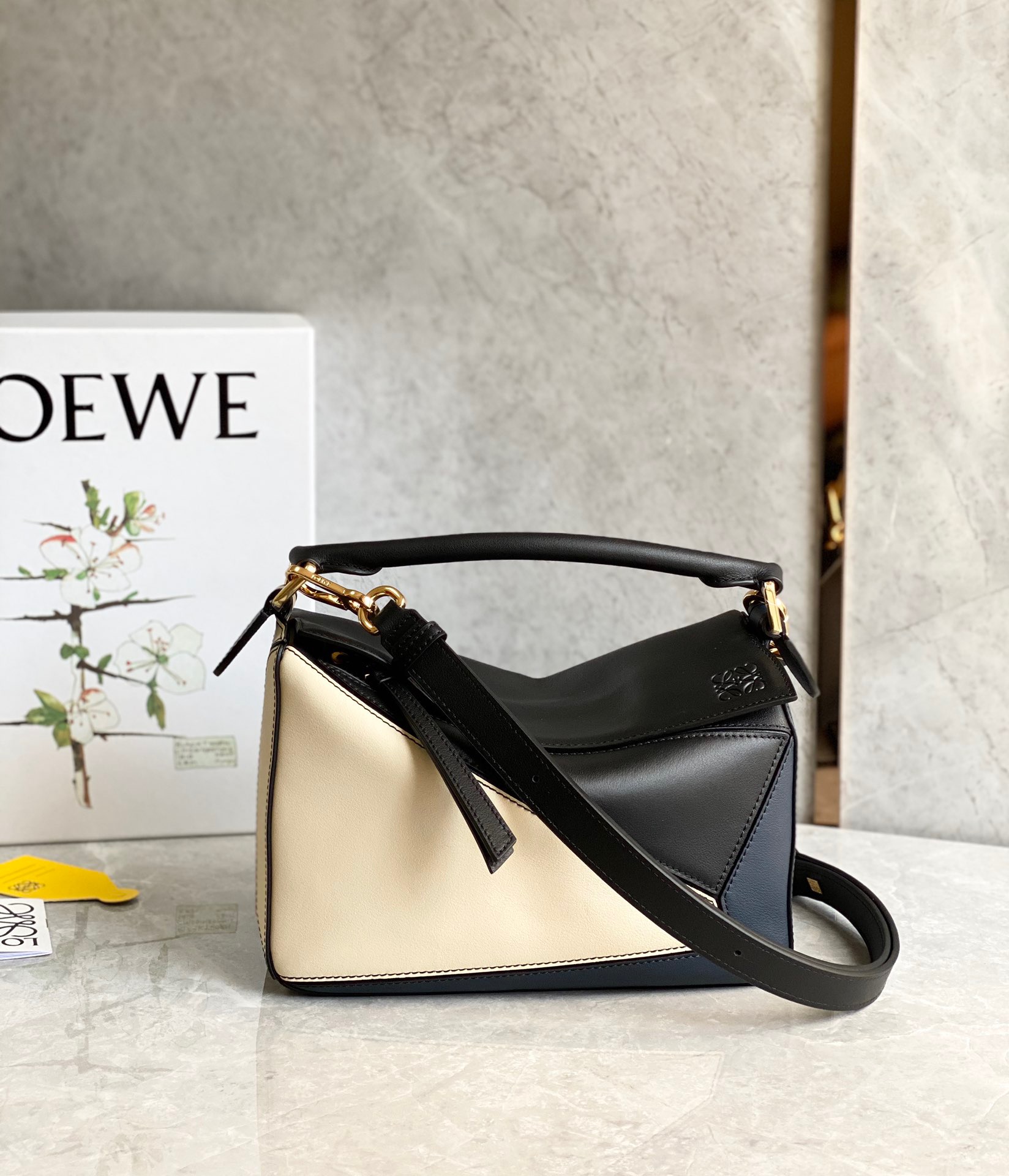 로에베 Loewe 크로스 백 24CM