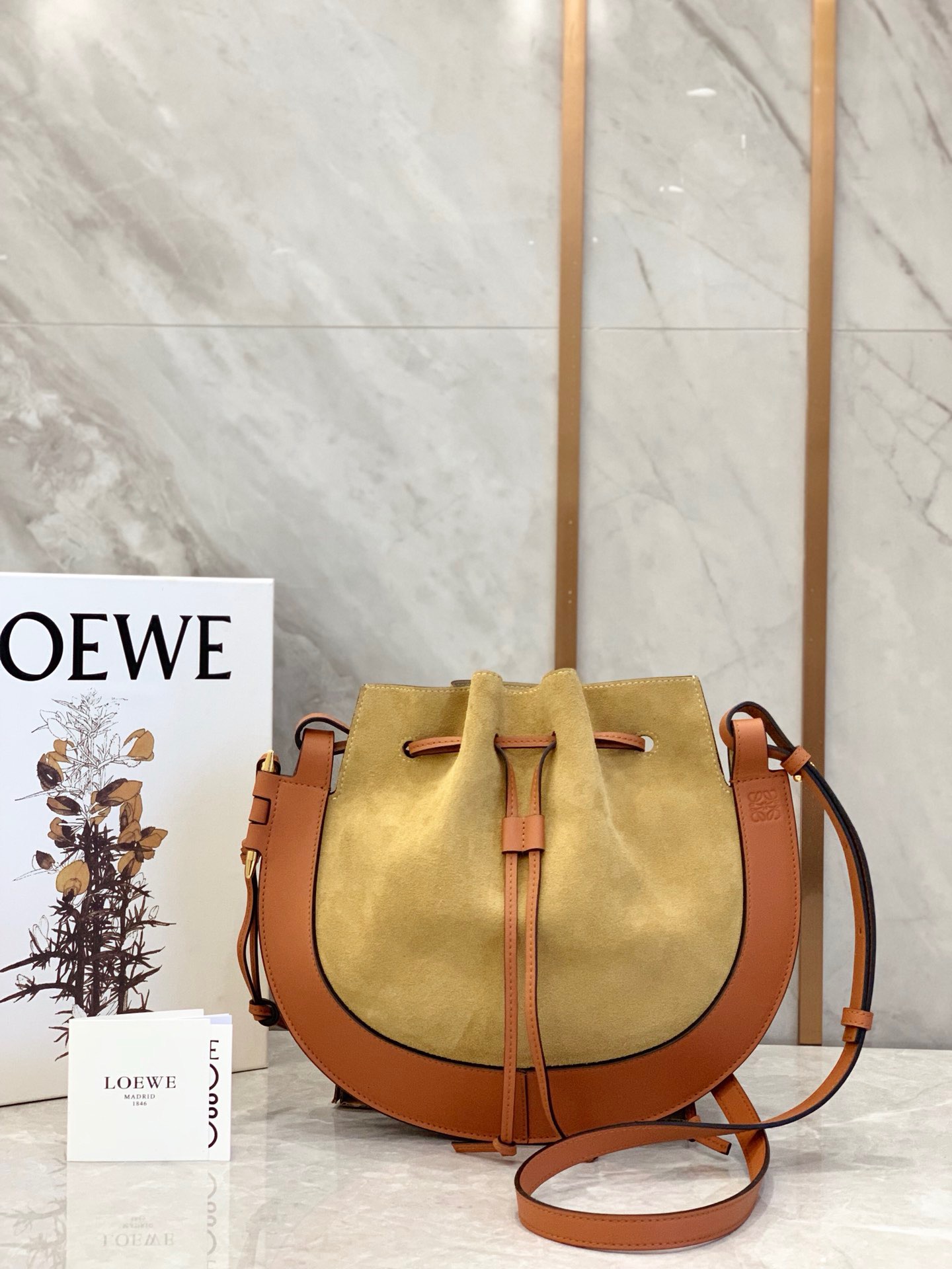 로에베 Loewe 버킷 백  27CM