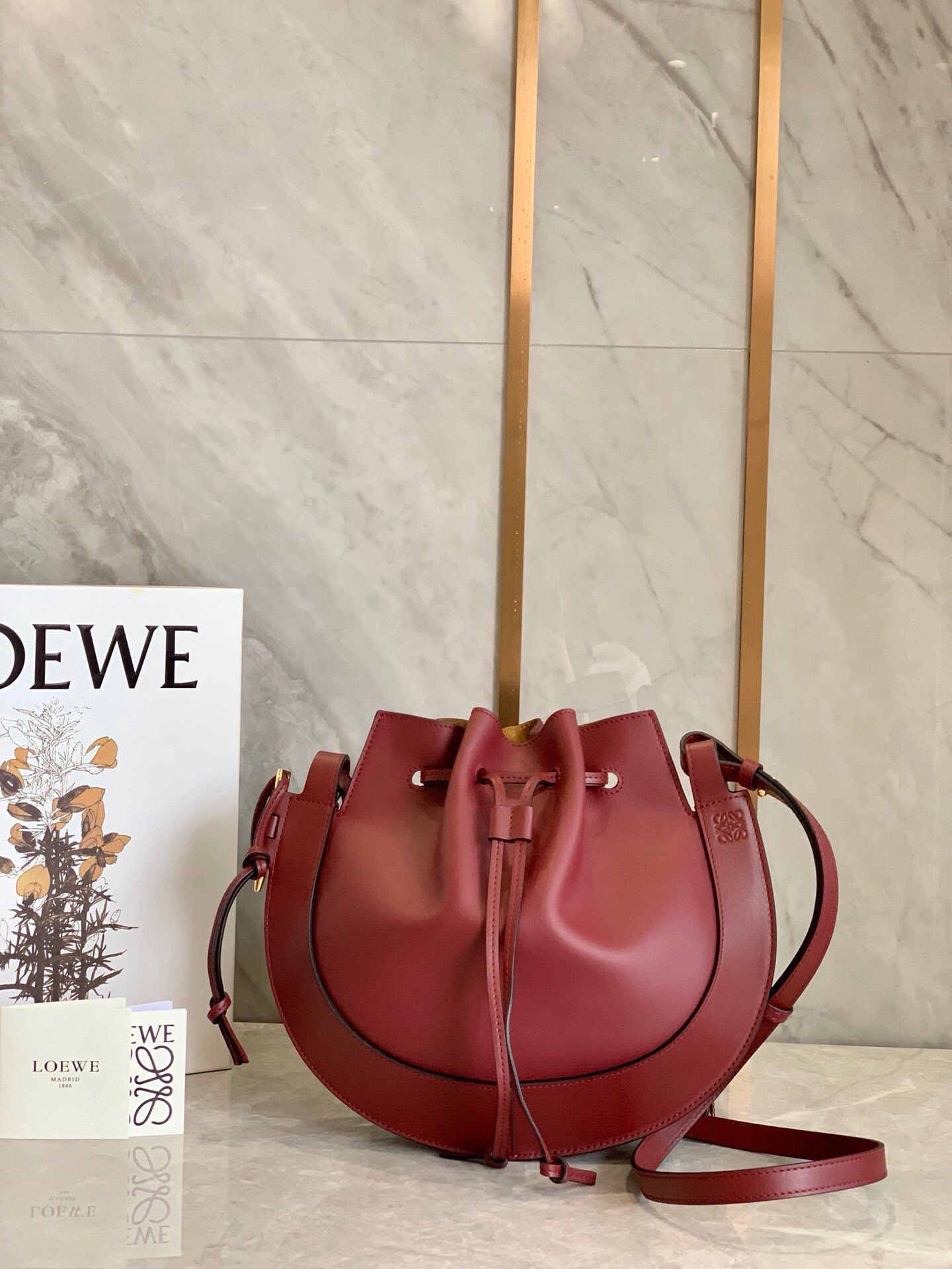로에베 Loewe 버킷 백  27CM