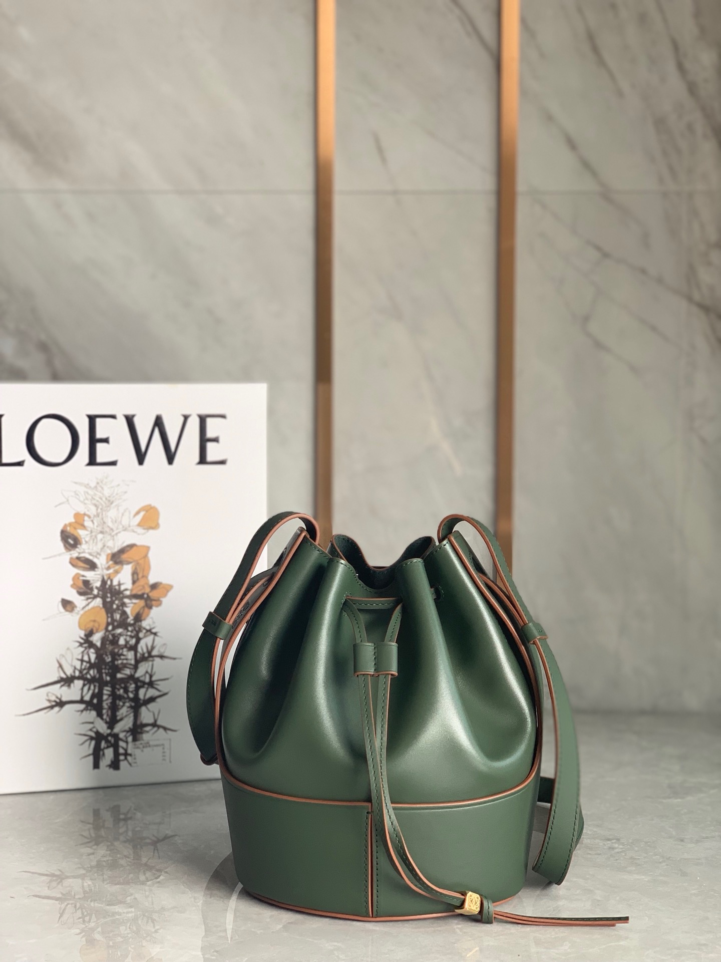 로에베 Loewe 버킷 백 25CM