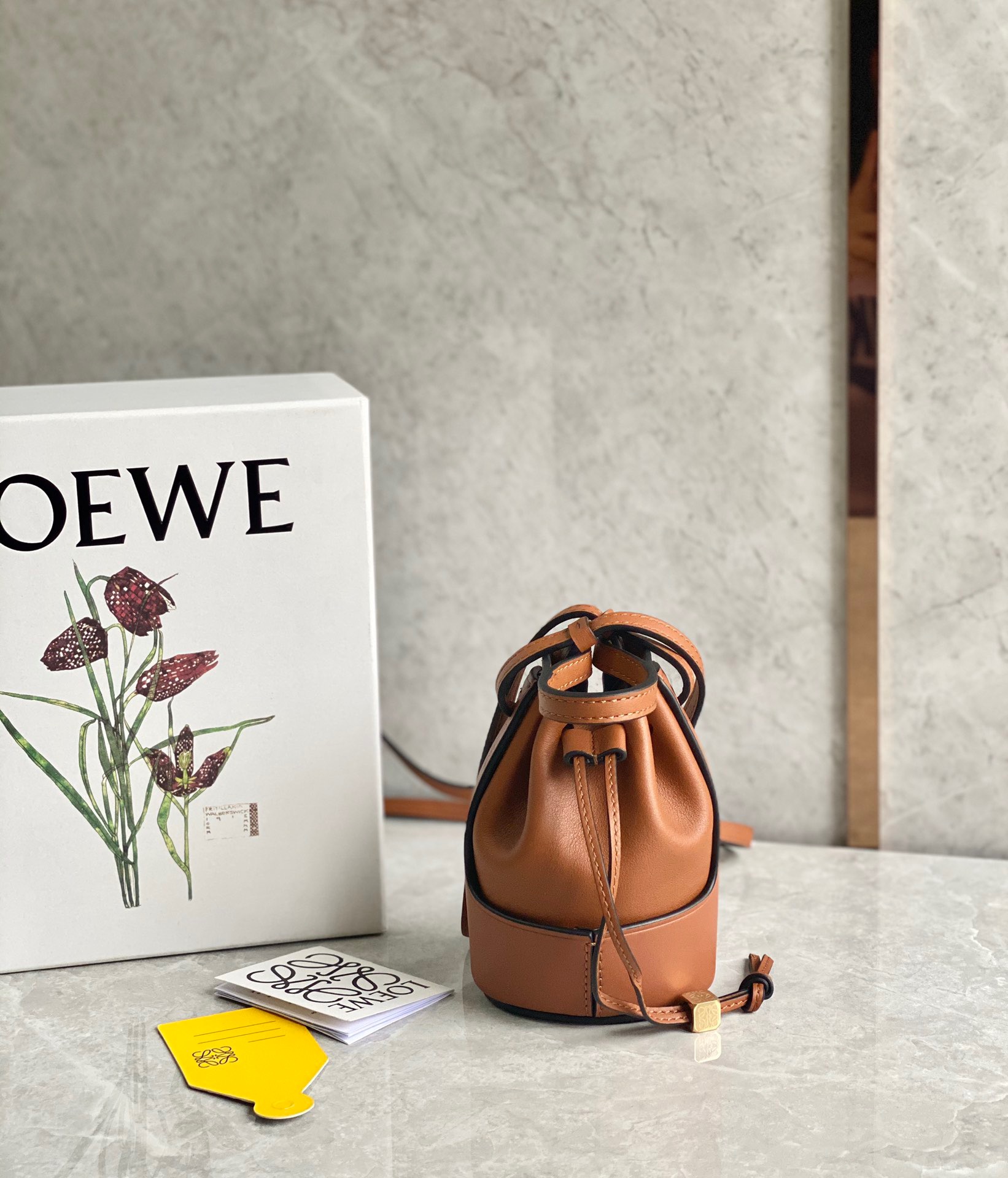 로에베 Loewe 버킷 백 13CM