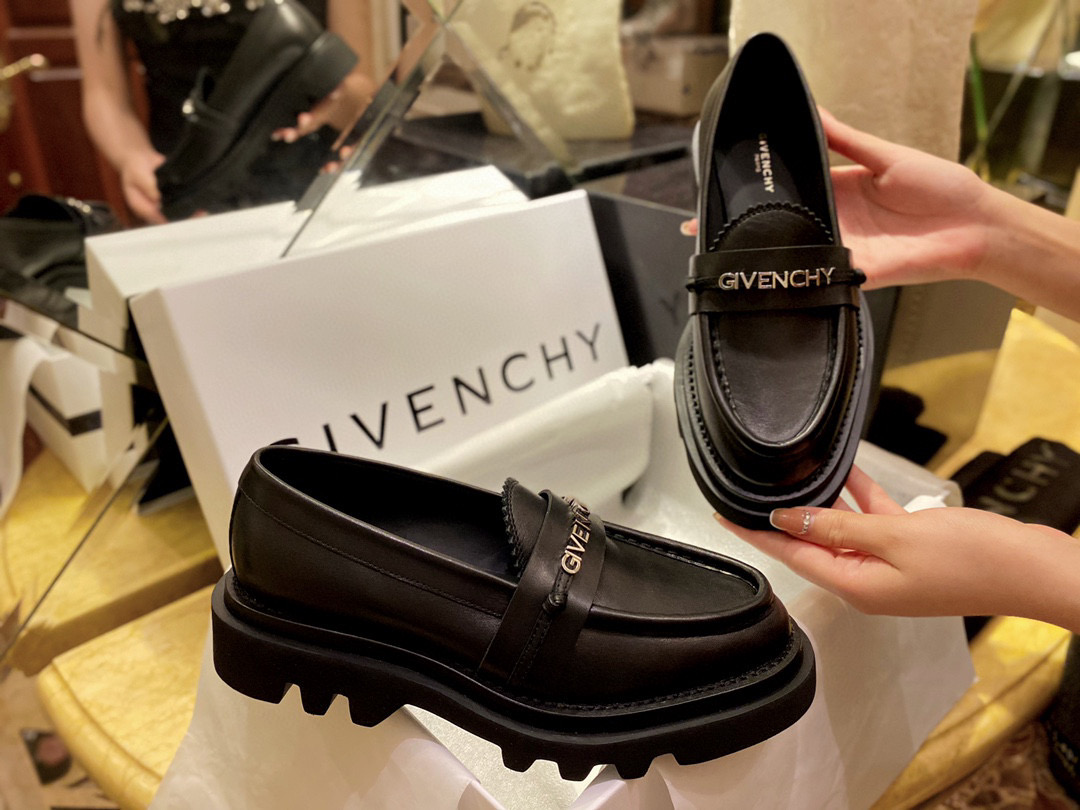 지방시 Givenchy 로퍼 슈즈