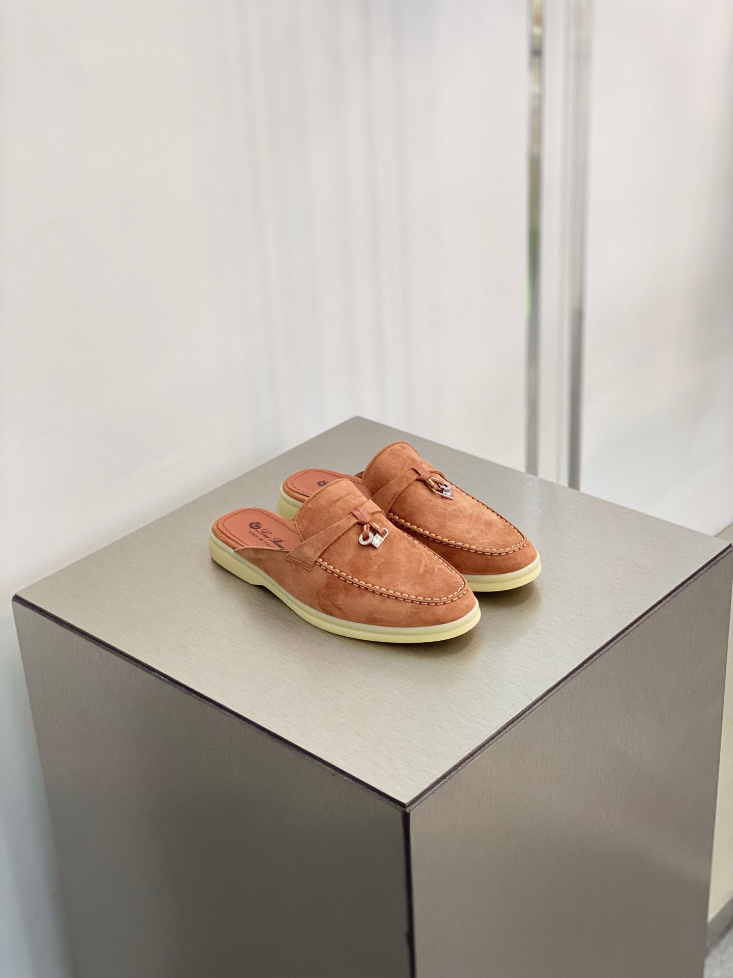 로로피아나 Loro Piana Babouche Charms Walk 모카신