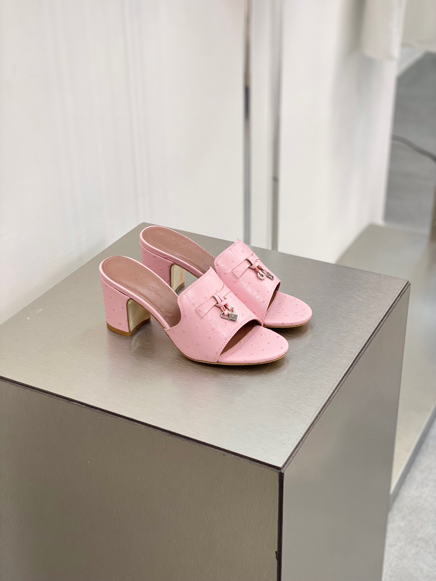 로로피아나 Loro Piana Summer Charms Slipper 샌들