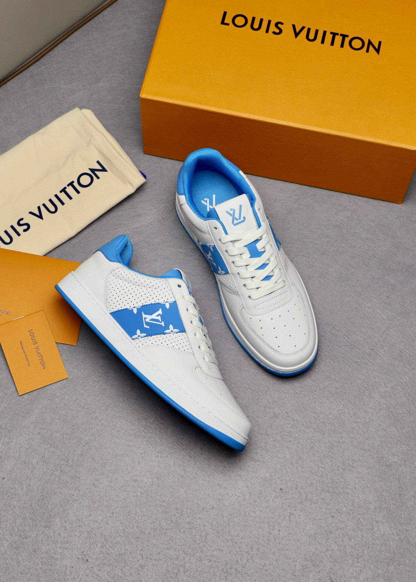 루이비통 Louis Vuitton 스니커즈
