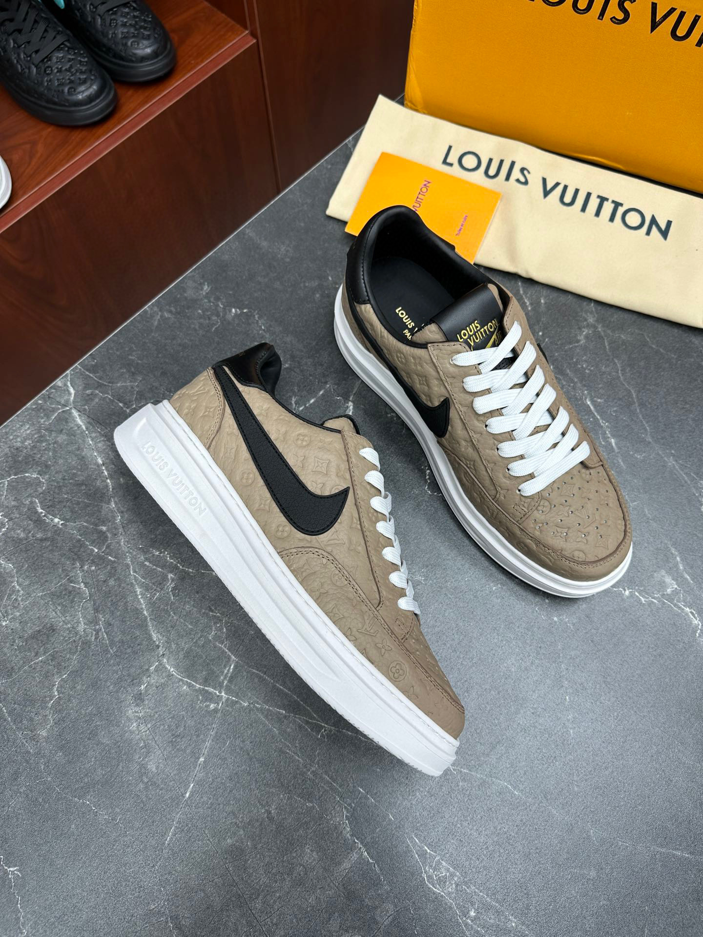 루이비통 Louis Vuitton X Nike 스니커즈