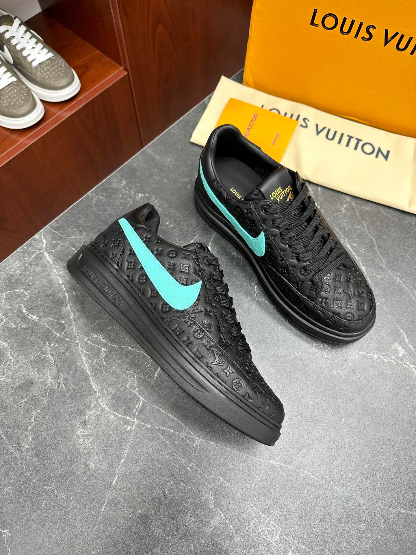 루이비통 Louis Vuitton X Nike 스니커즈