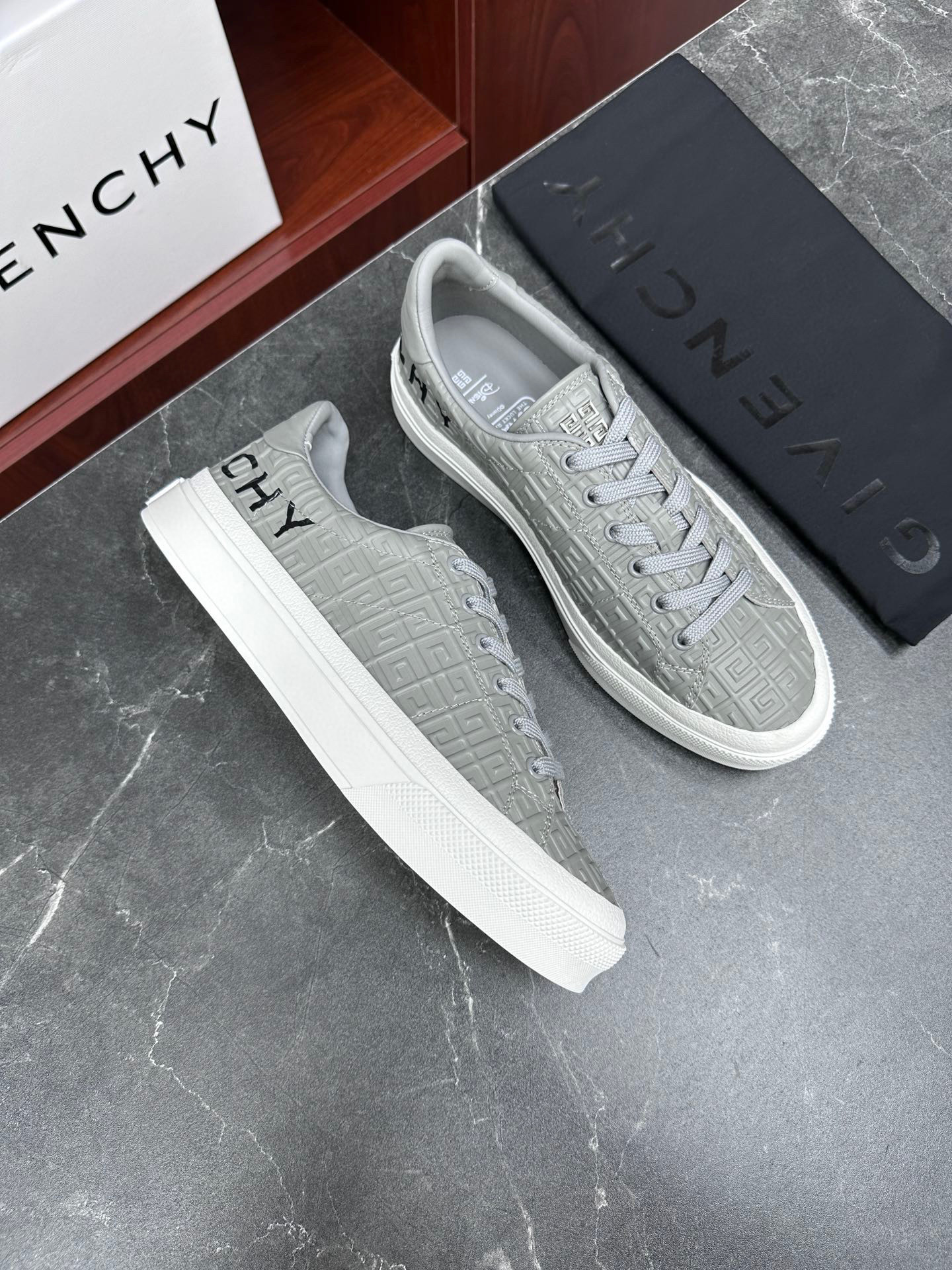 지방시 Givenchy 스니커즈