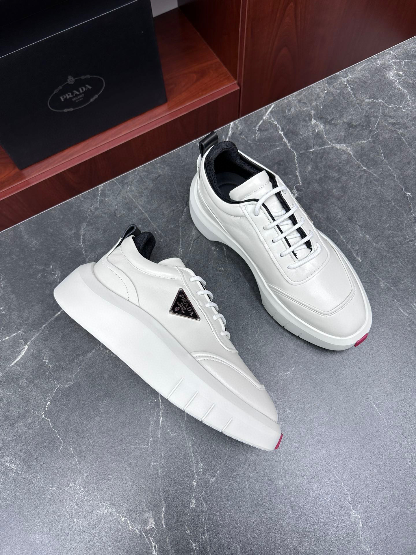 프라다 Prada 스니커즈