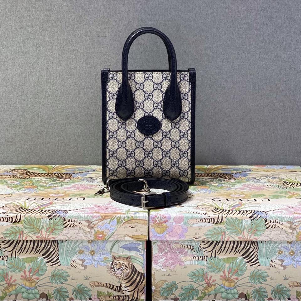 구찌 Gucci 671623 Retro 인터로킹 G 디테일의 미니 토트백 20CM