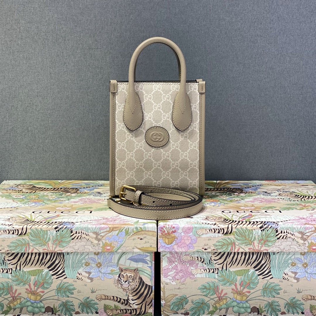 구찌 Gucci 671623 Retro 인터로킹 G 디테일의 미니 토트백 20CM