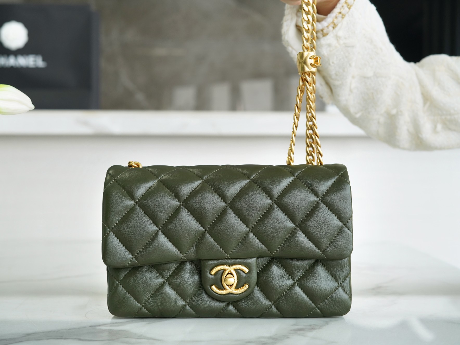 샤넬 CHANEL  플랩 백 22CM