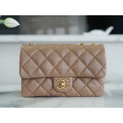 샤넬 CHANEL  플랩 백 22CM