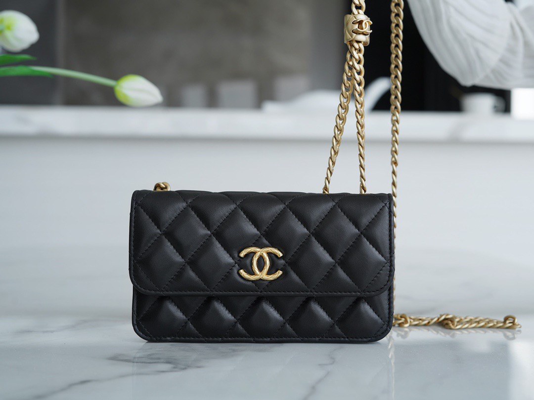 샤넬 CHANEL  체인 플랩 폰 홀더 17.2CM