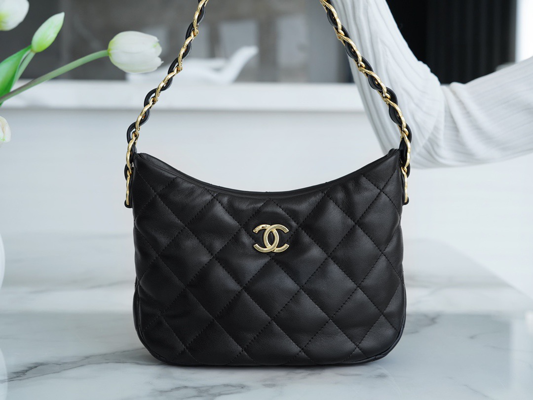 샤넬 CHANEL 호보 핸드백 17.5CM