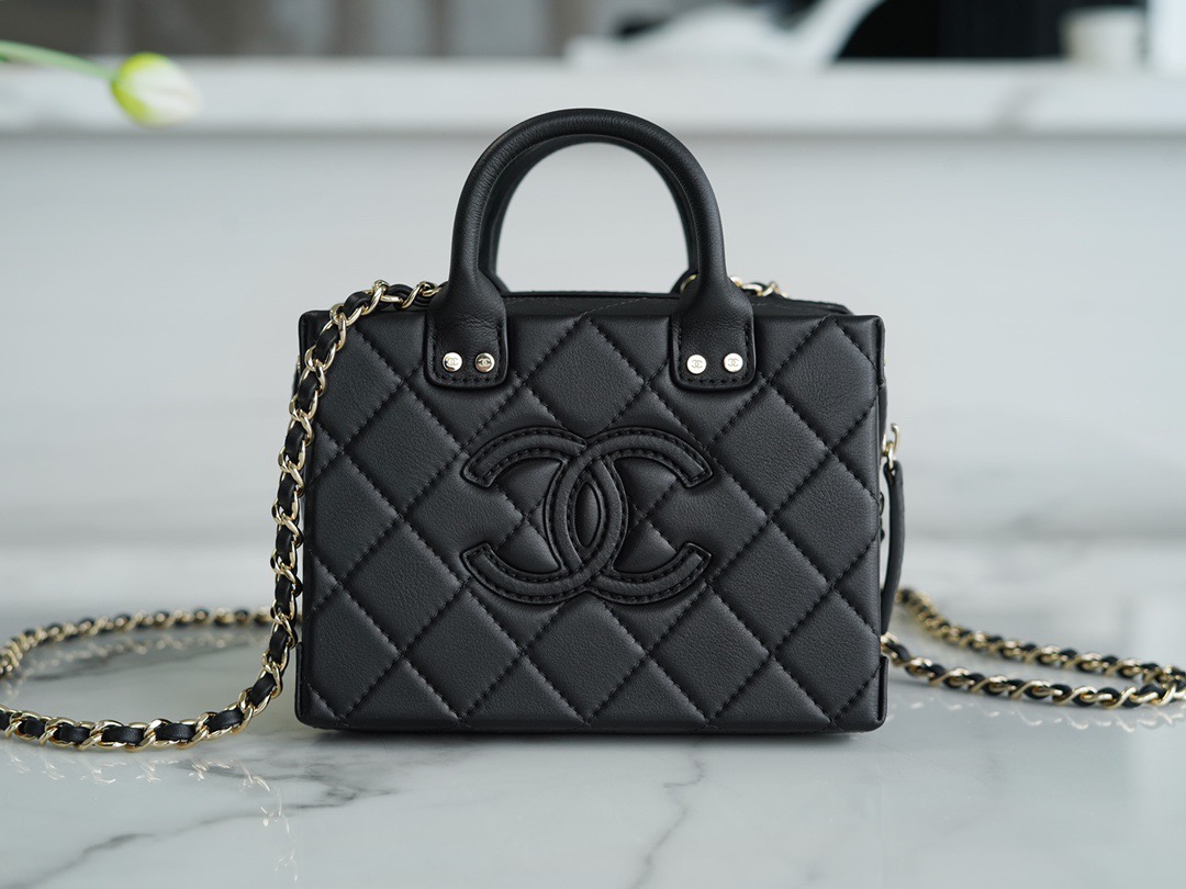 샤넬 CHANEL 코스메틱 케이스 15CM