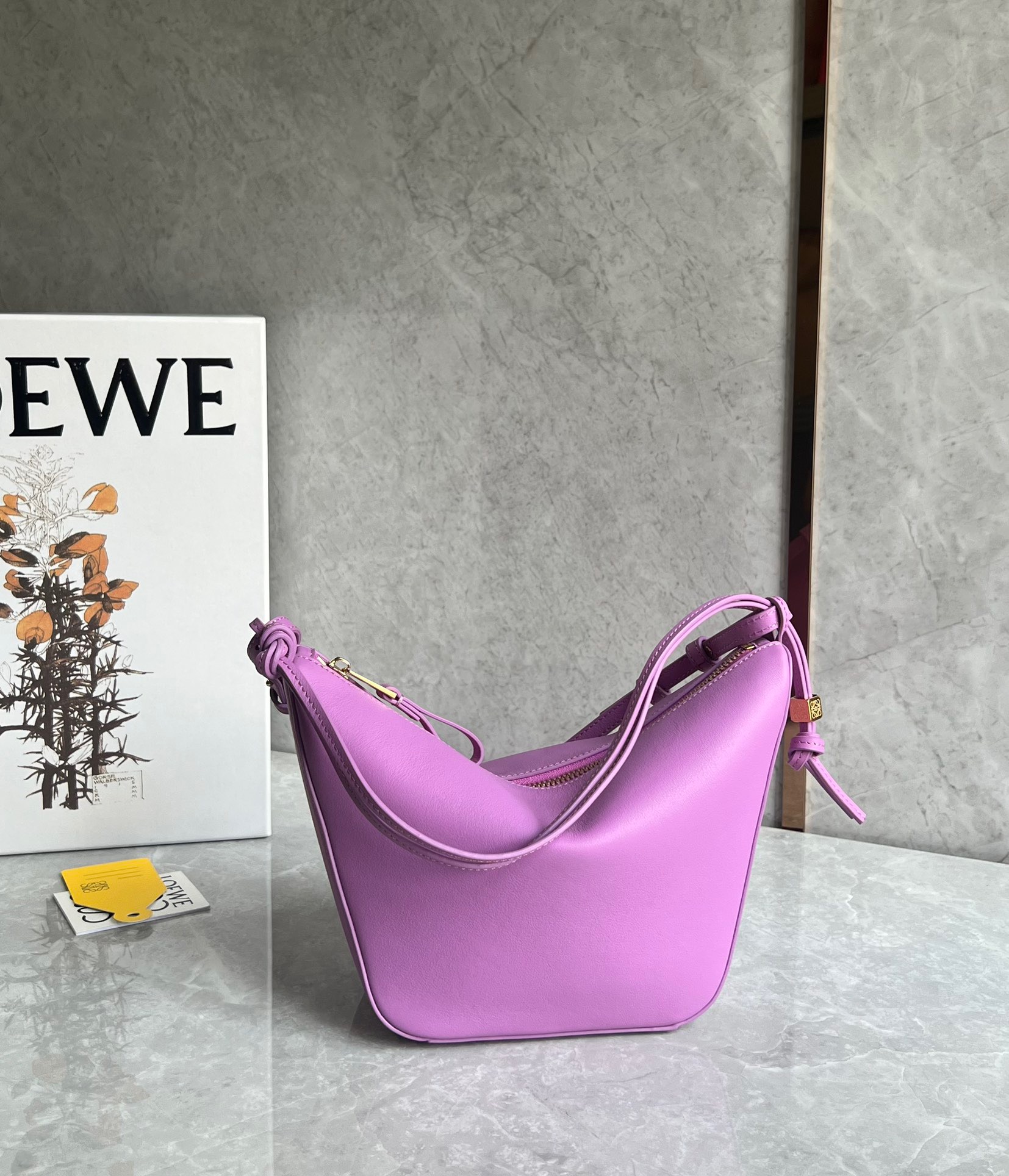 로에베 Loewe hammock  숄더백 28CM