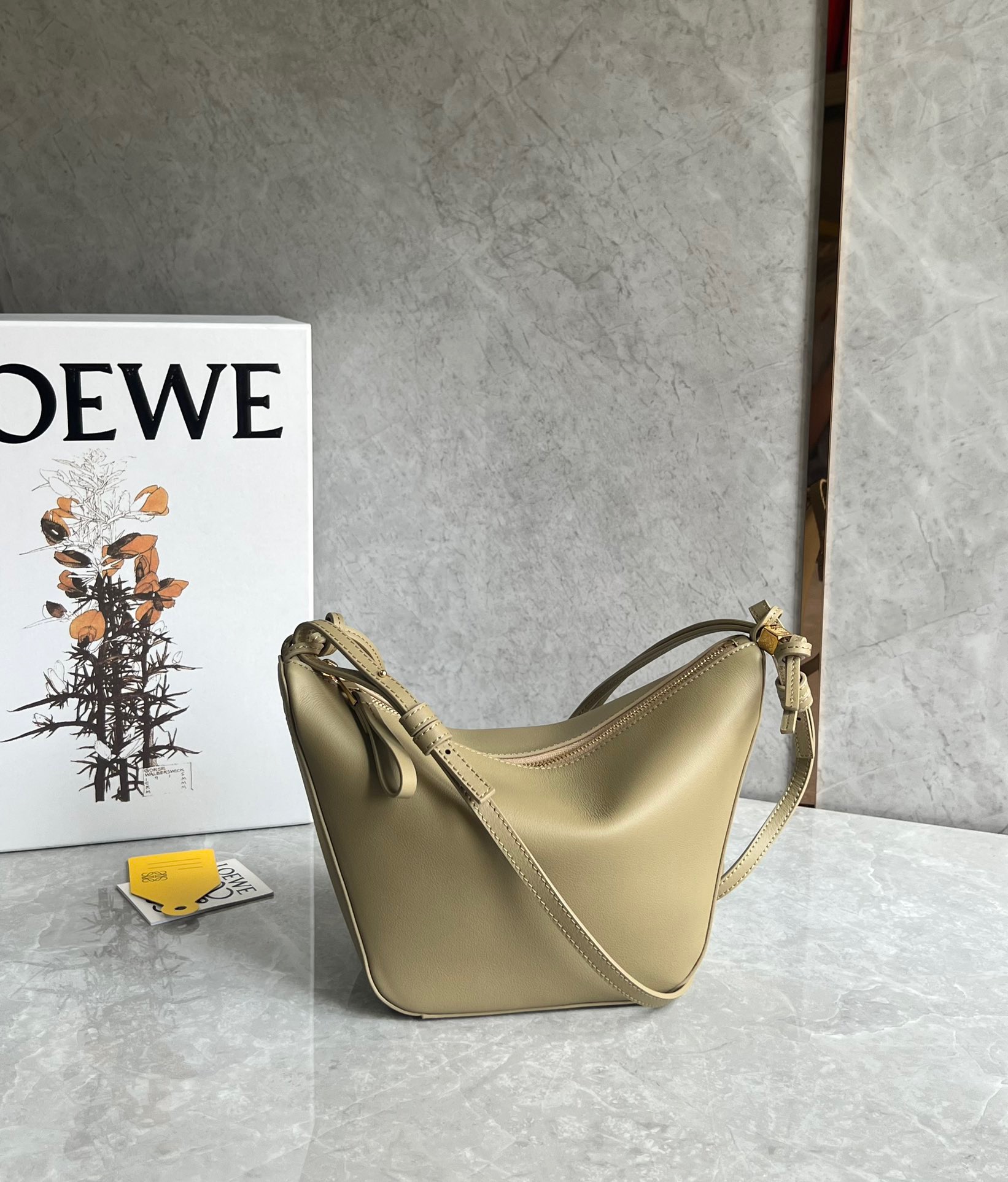 로에베 Loewe  숄더백 28CM