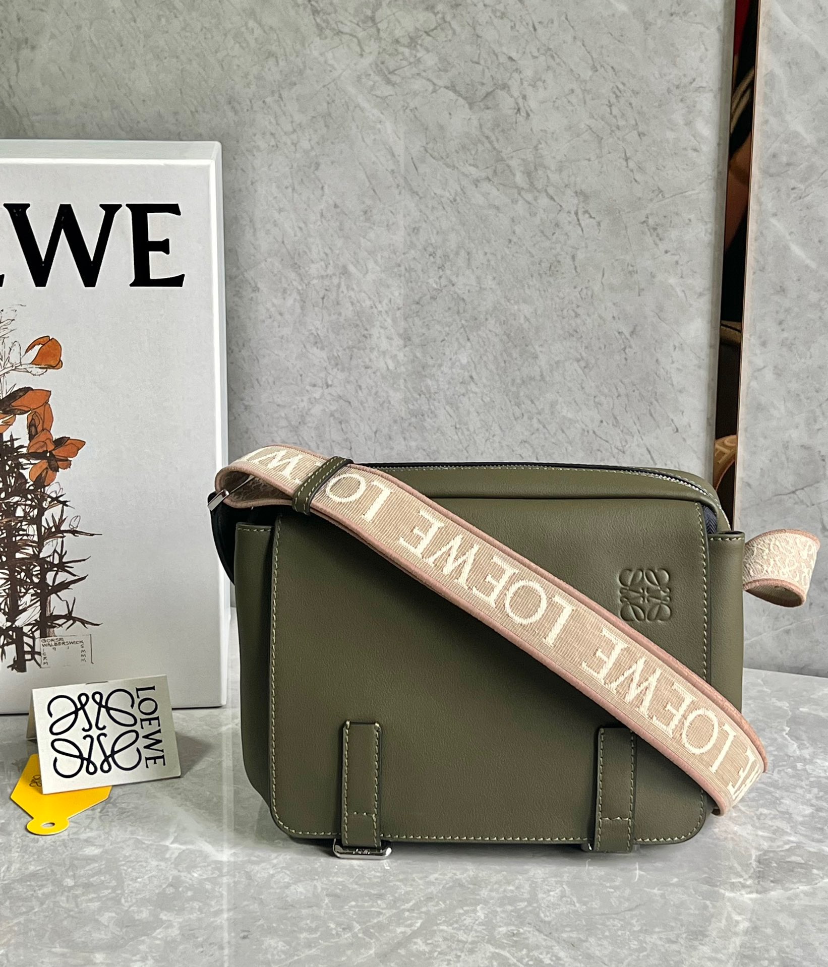 로에베 Loewe 크로스 백 24.5CM