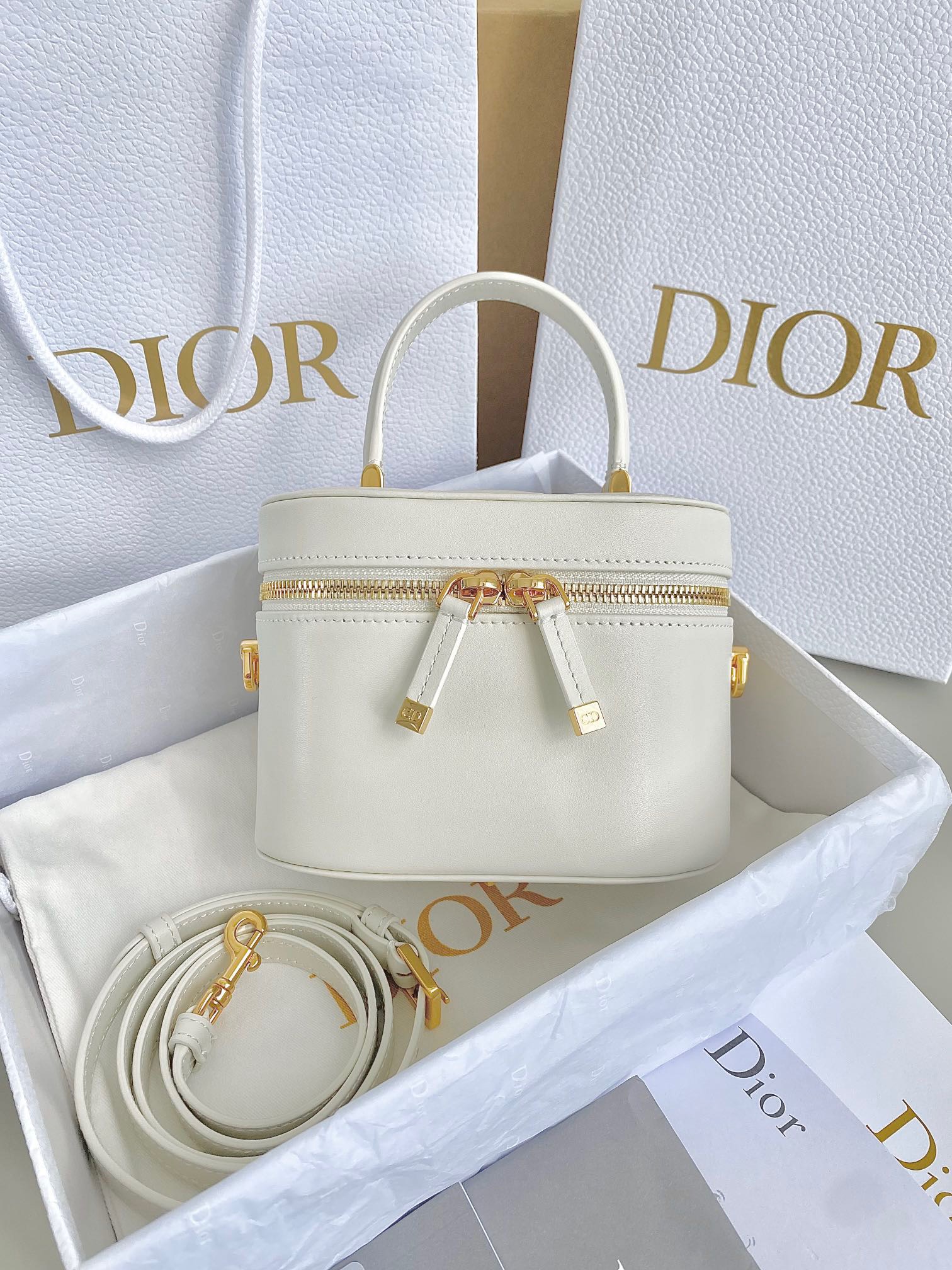 디올 Dior Signature Vanity 16CM