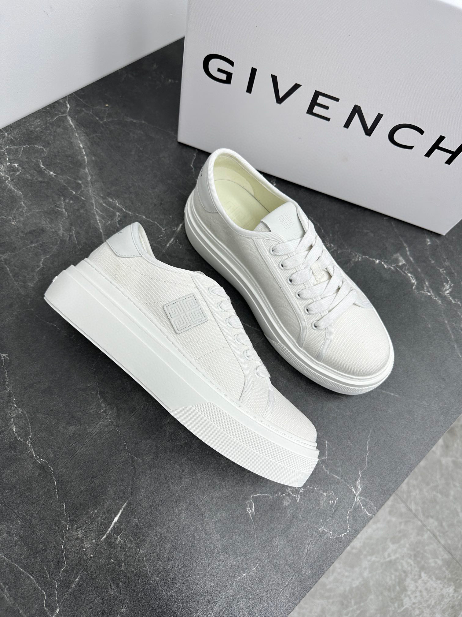 지방시 Givenchy 스니커즈