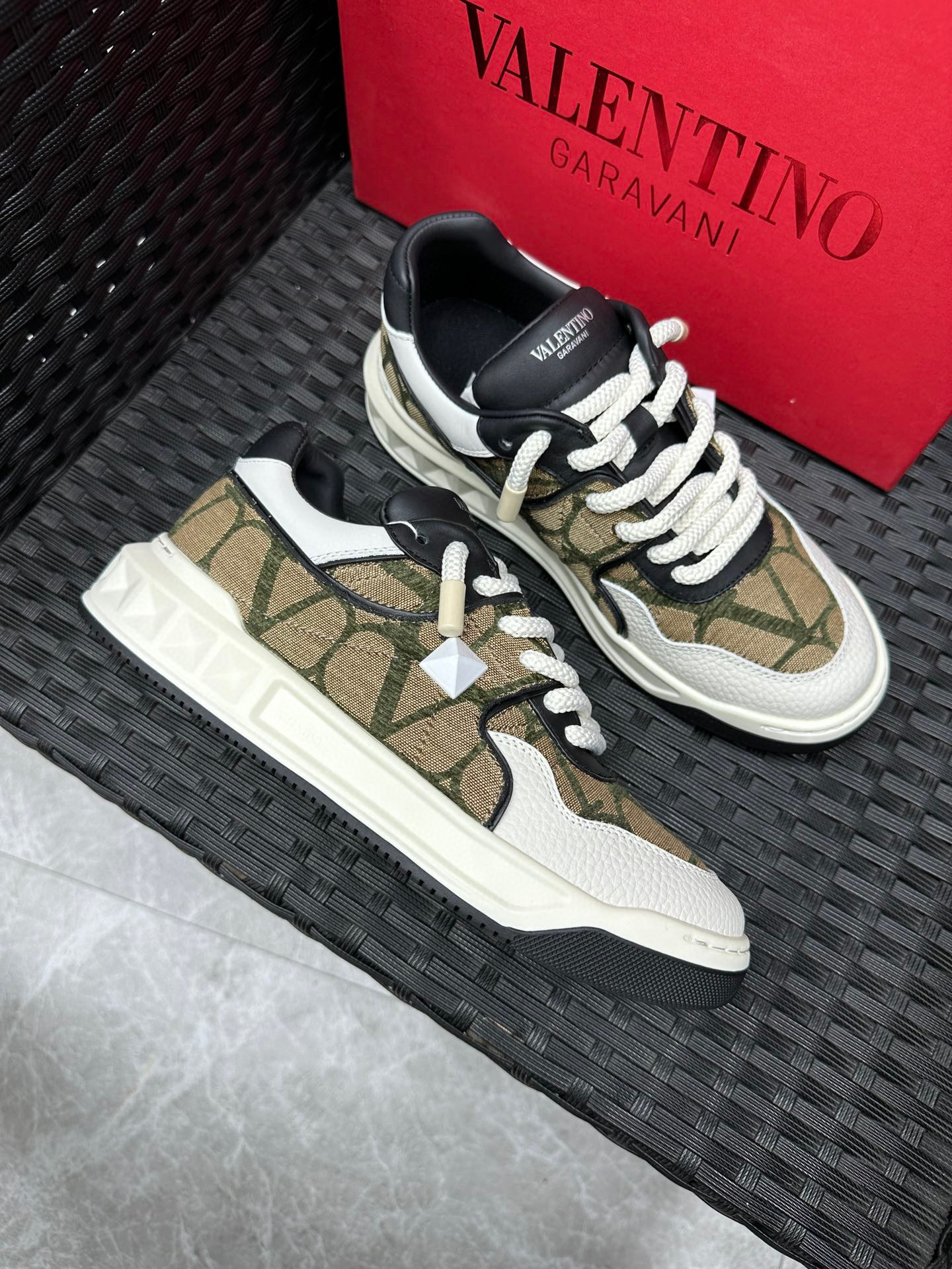 발렌티노 Valentino 스니커즈