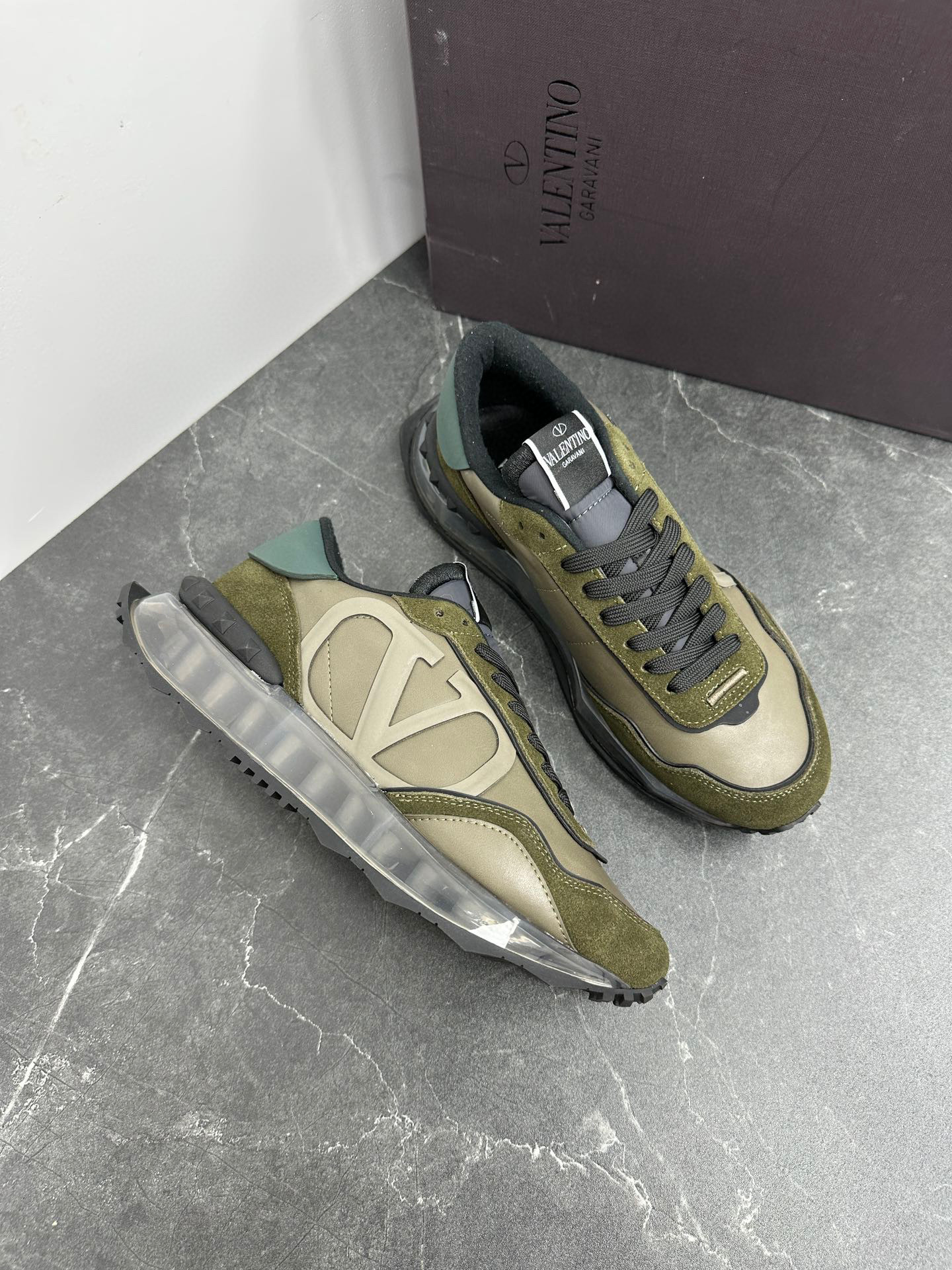 발렌티노 Valentino 스니커즈