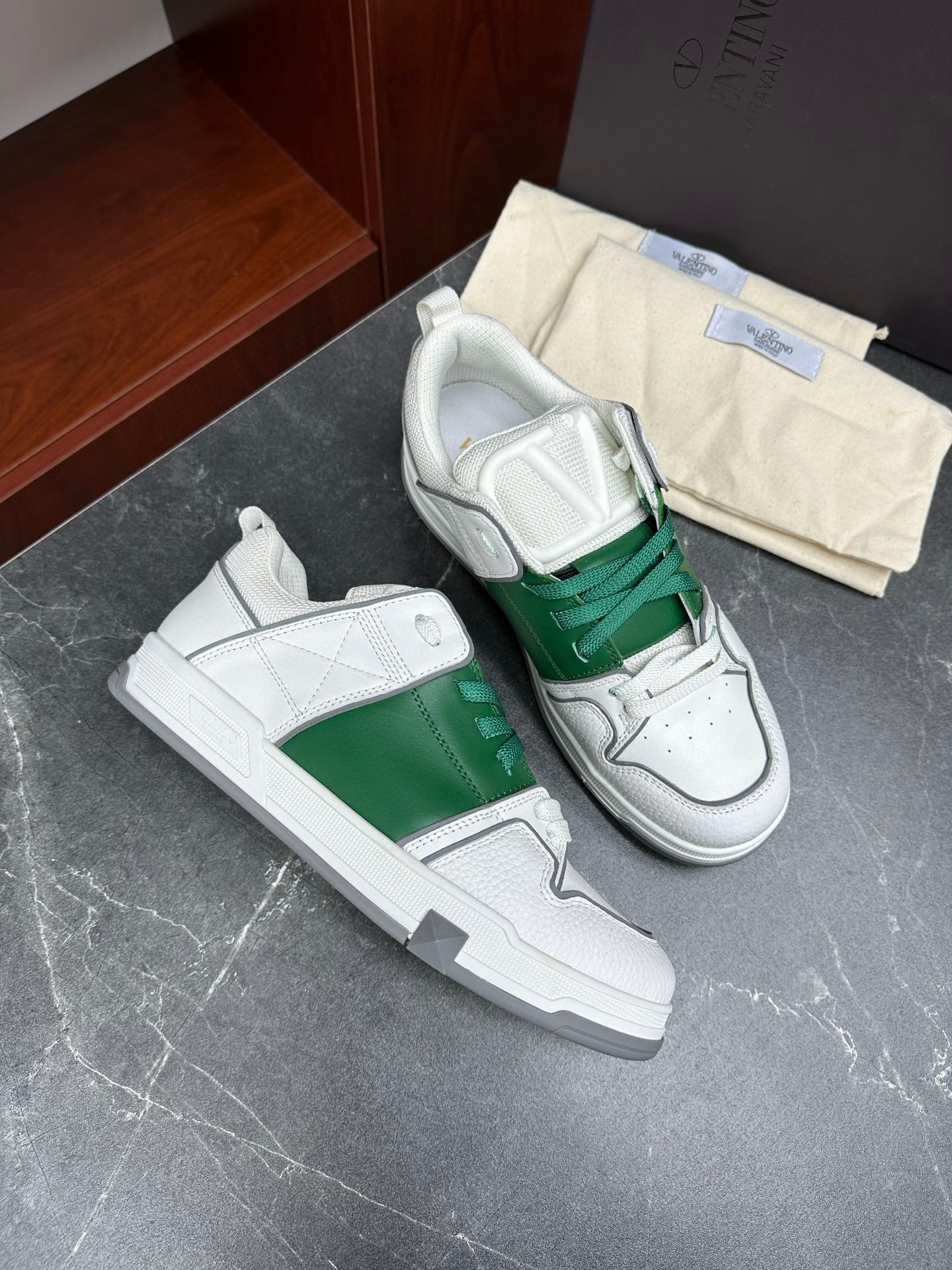 발렌티노 Valentino 스니커즈