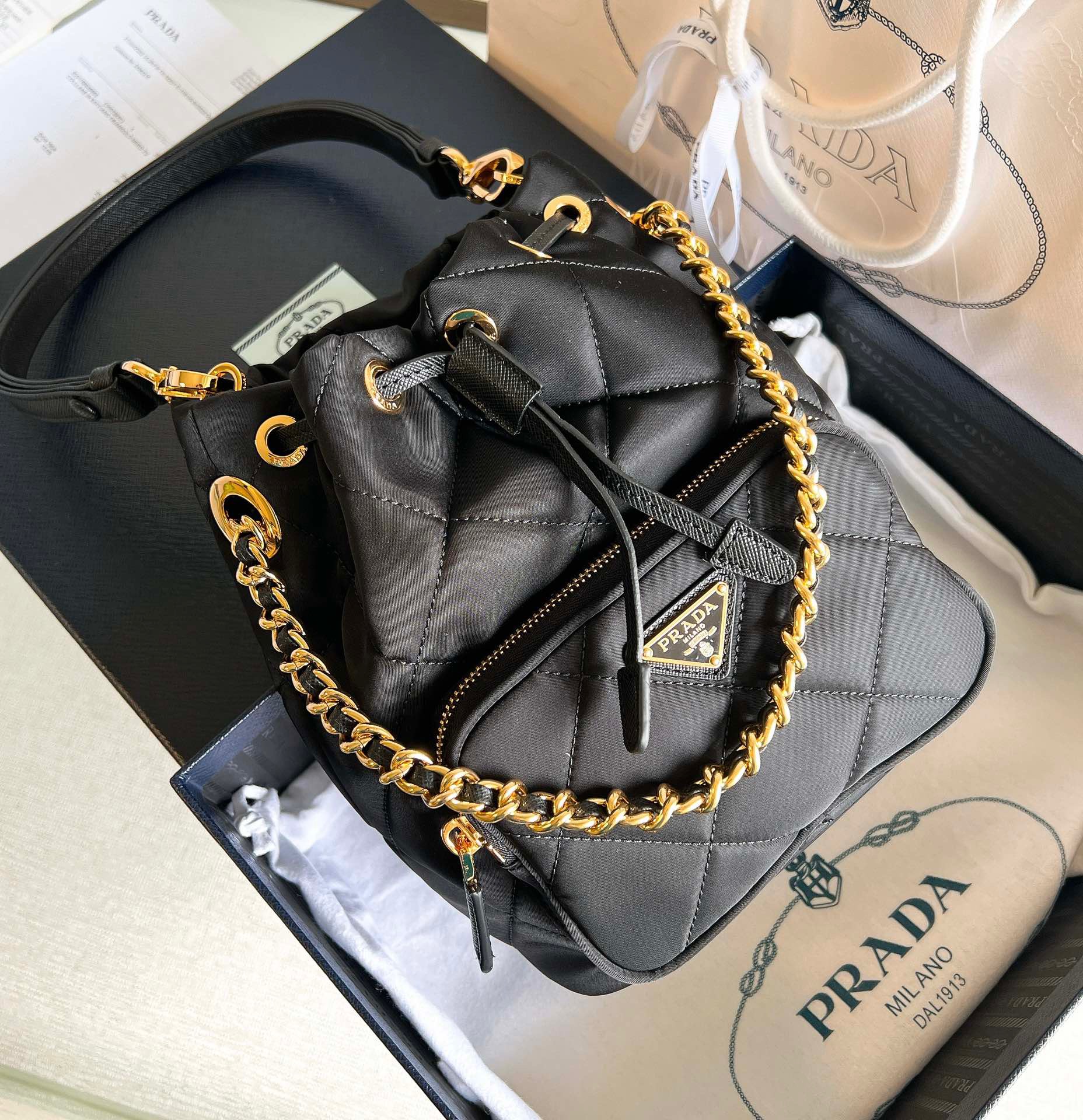 프라다 Prada 1BH038 버킷 백 22.5CM