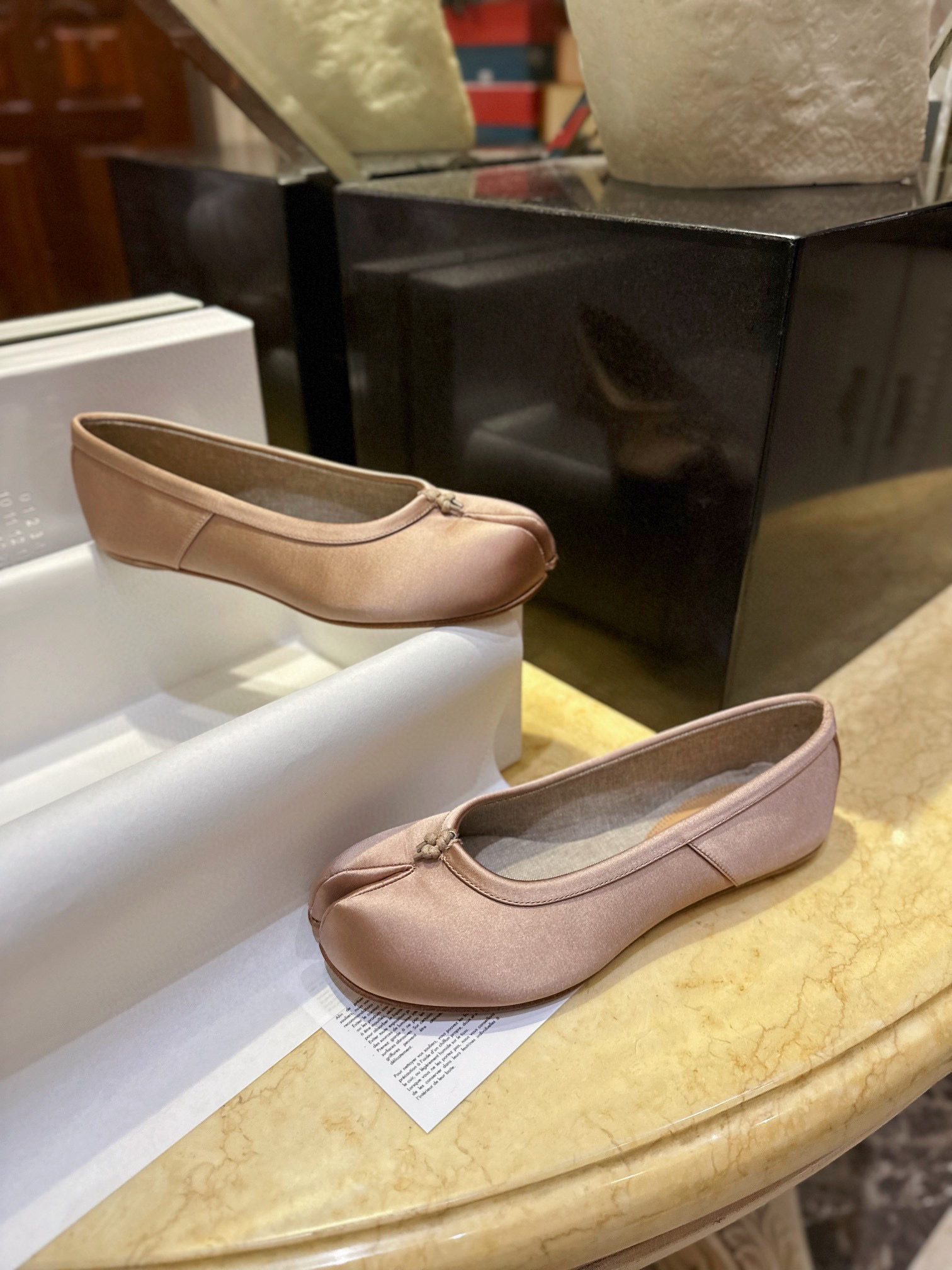 메종 마르지엘라 maison margiela 사틴 타비 발레리나 슈즈 더스티 로즈