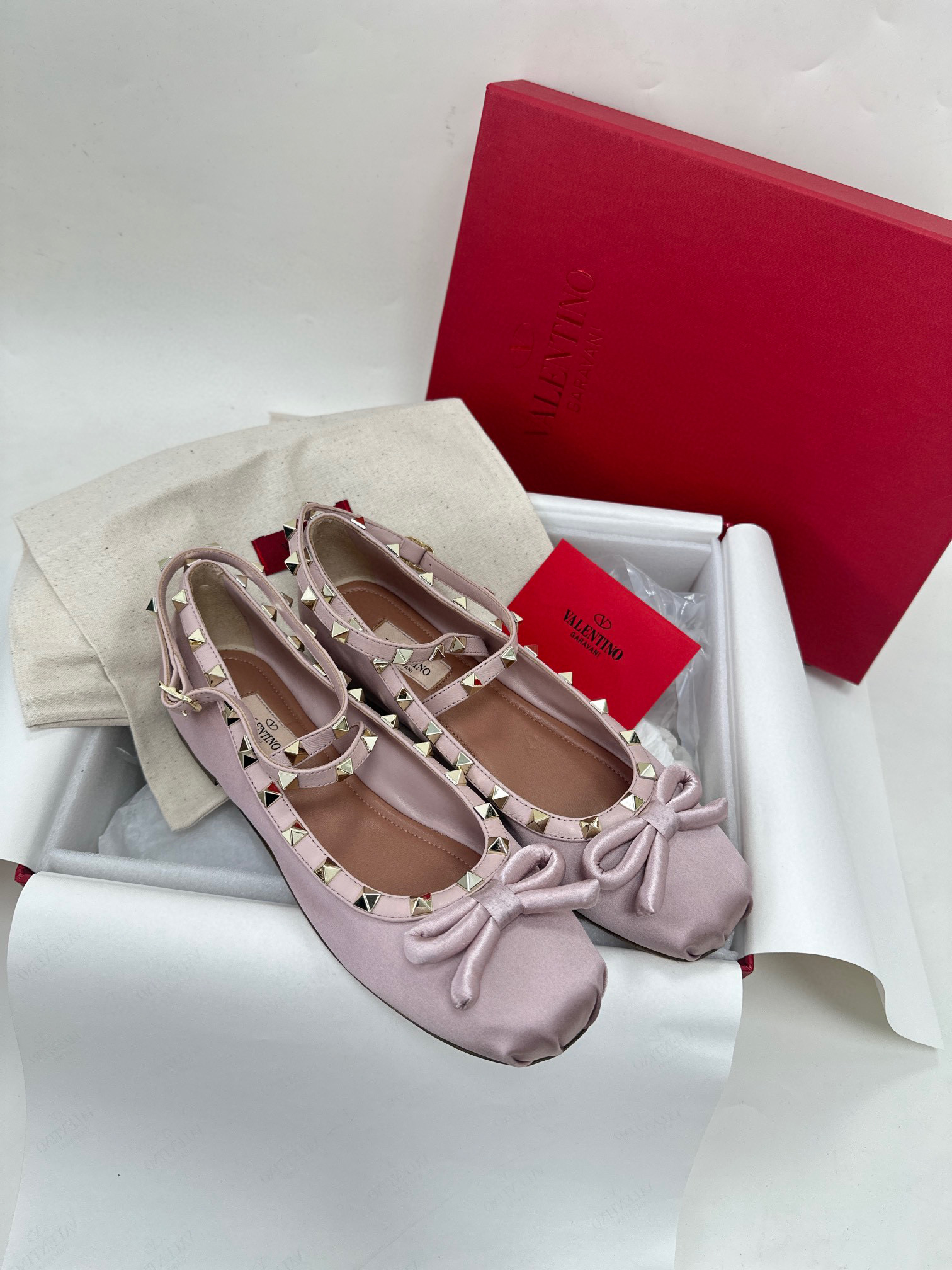 발렌티노 Valentino 락스터드 새틴 발레리나 워터 라일락