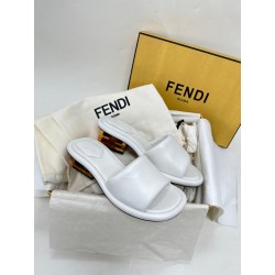 블랙 FENDI 나파 가죽 슬라이드