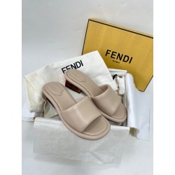 블랙 FENDI 나파 가죽 슬라이드