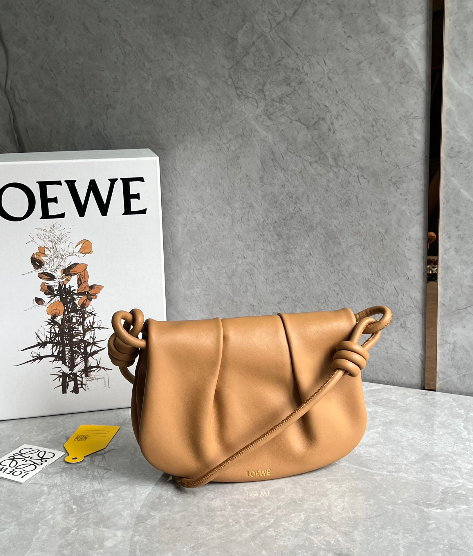 로에베 Loewe Paseo Satchel 크로스 백 25CM