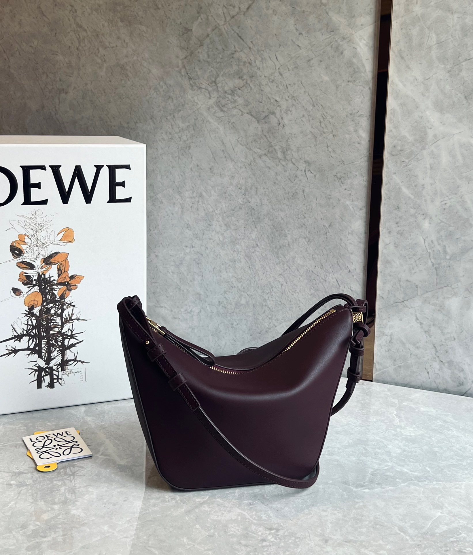 로에베 Loewe hammock  숄더백 28CM