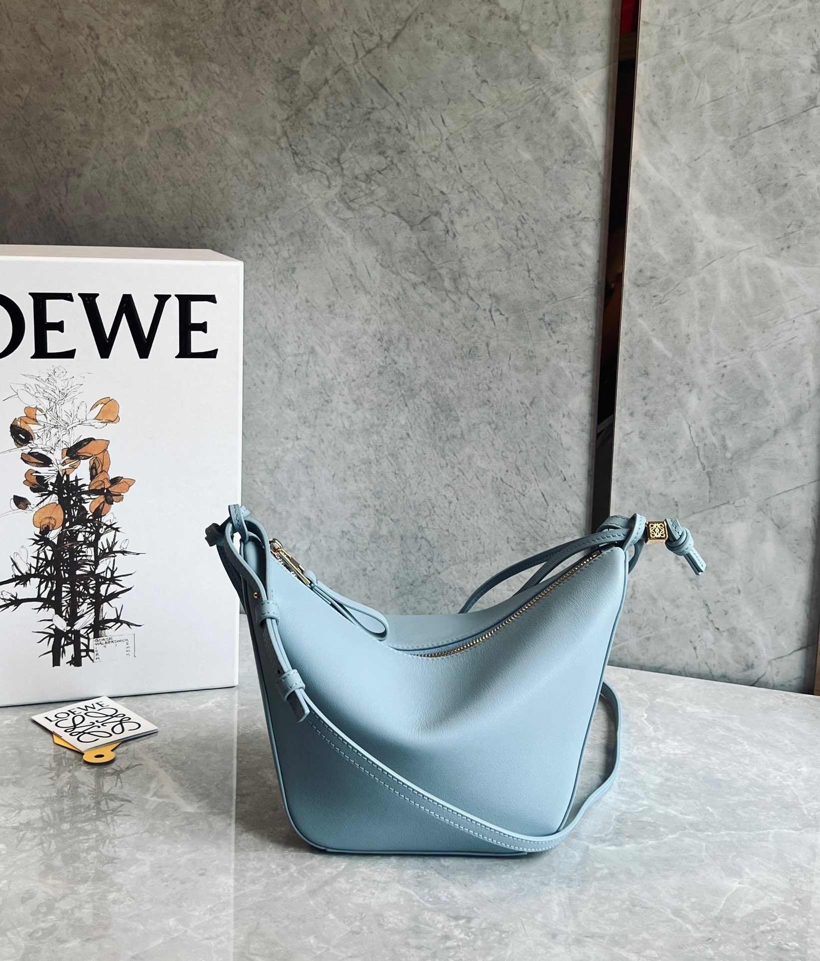 로에베 Loewe hammock  숄더백 28CM